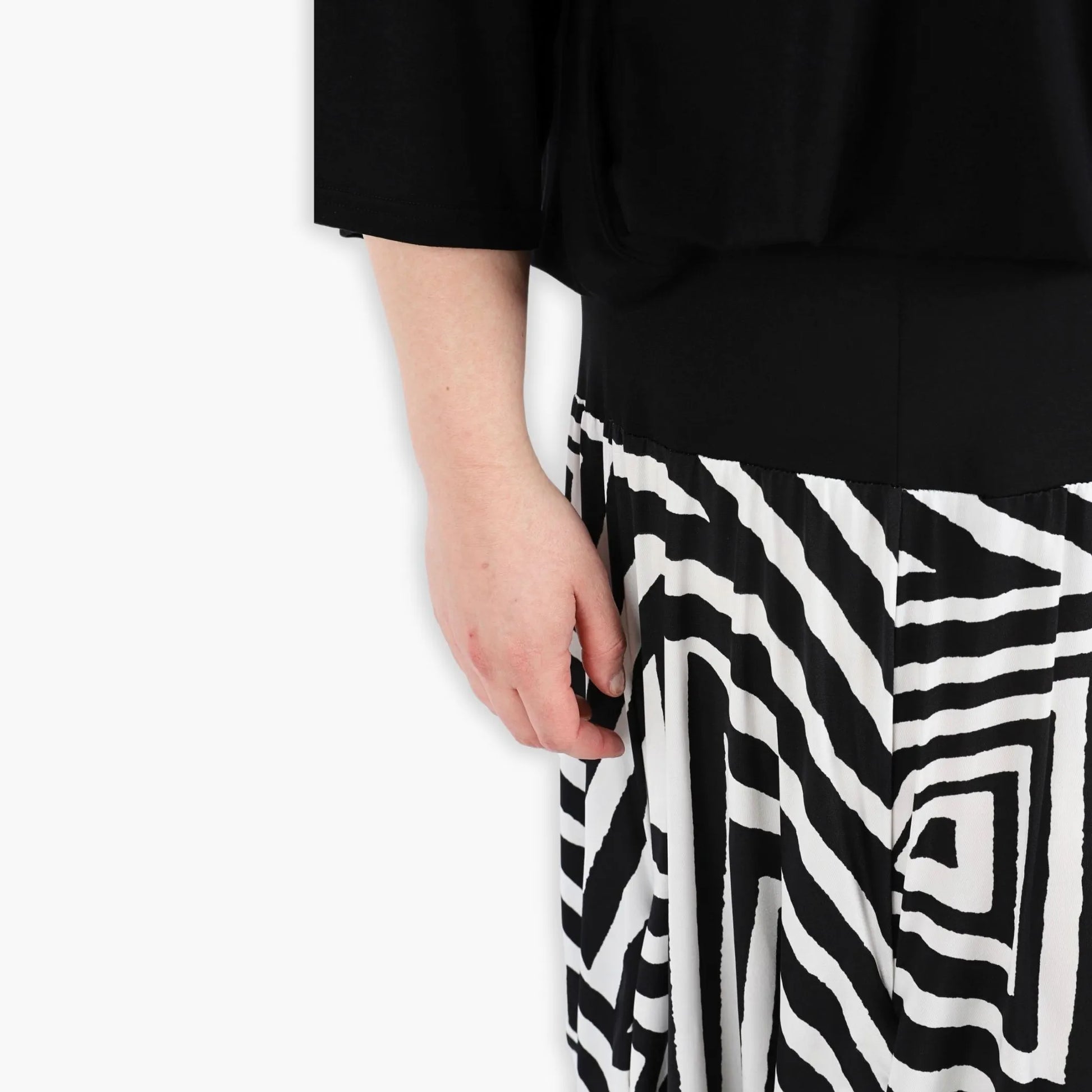 Ballonrock von AKH Fashion aus Viskose, 1292.07559, Schwarz-Ecru, Aztec, Schick, Modern
