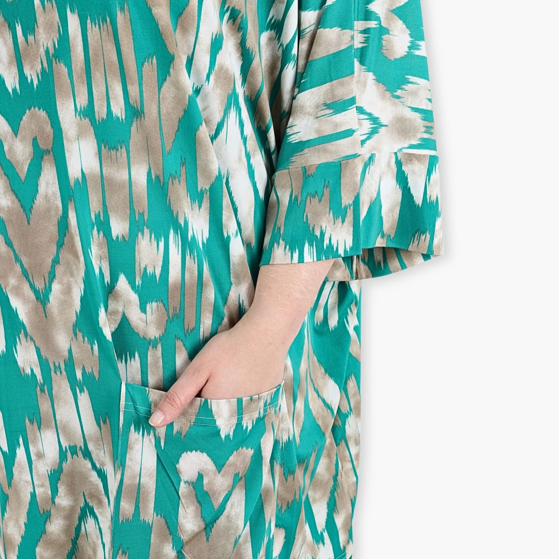 AKH Fashion Bigshirt in gerader Form, aus Viskose, 1296.06925, Mint-Beige, Grafik, Schick