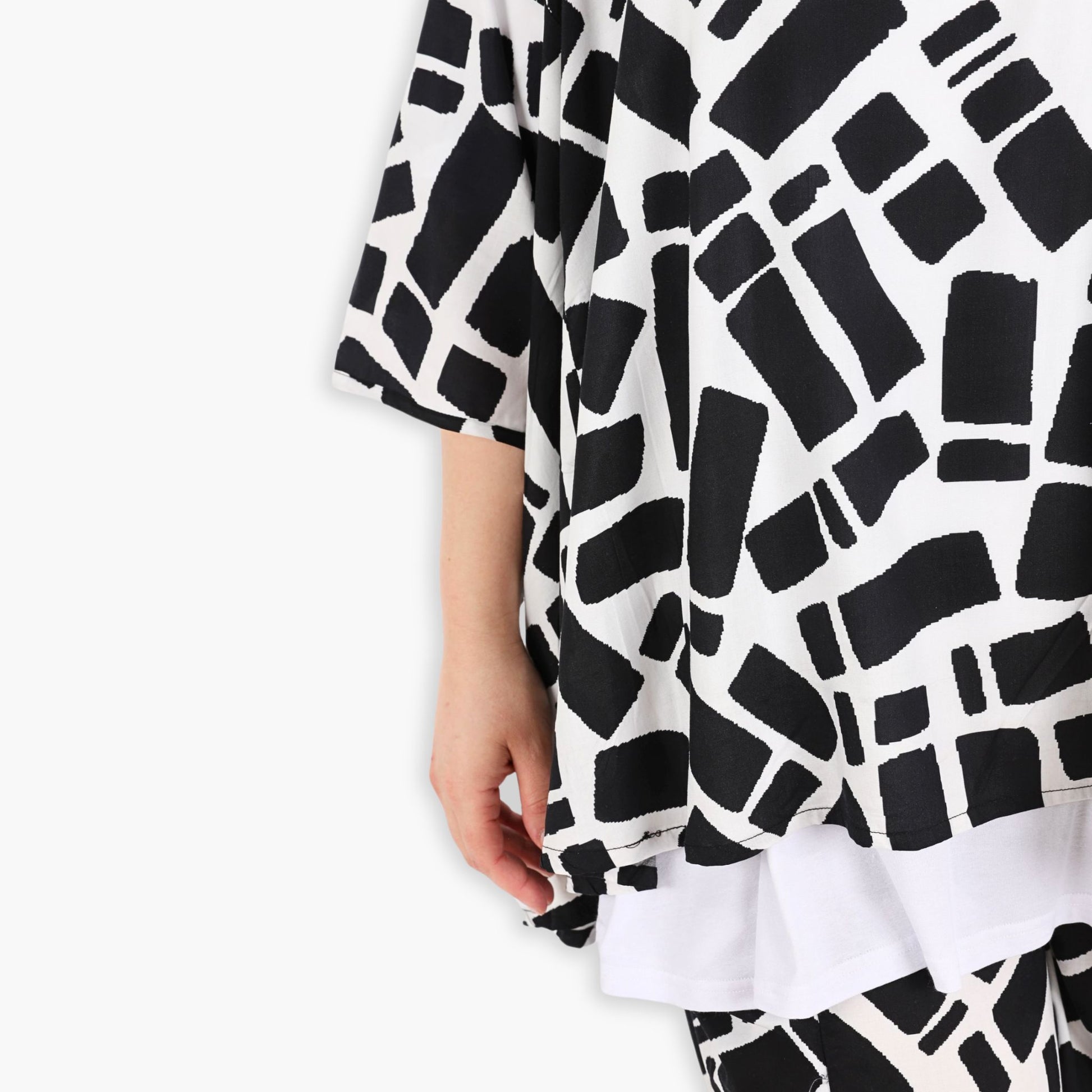 A-Form Bigshirt von AKH Fashion aus Viskose, 1299.00593, Schwarz-Weiß, Schick, Modern, Bequem