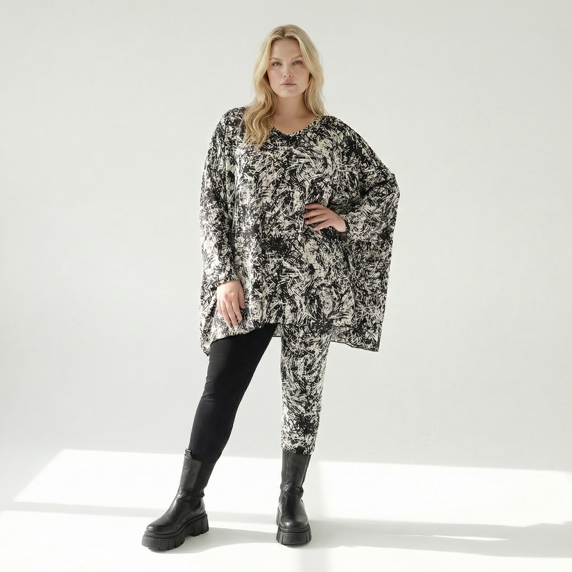  A-Form Bigshirt von AKH Fashion aus Viskose, 1559.00593, Schwarz/Weiß, Abstrakt, Ausgefallen