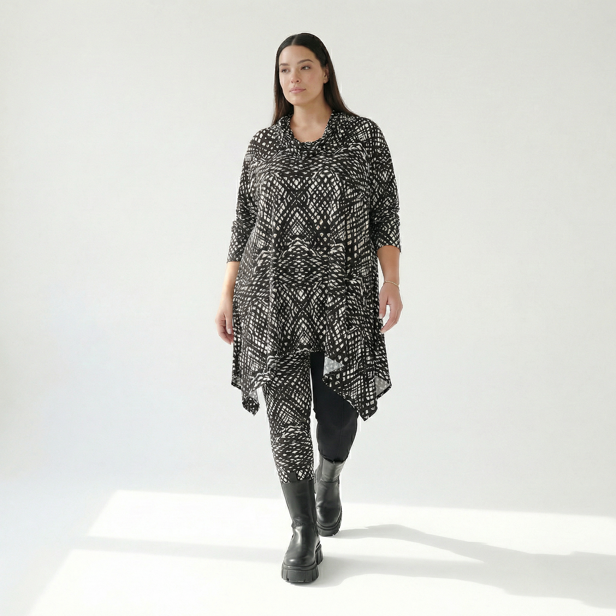  A-Form Bigshirt von AKH Fashion aus Viskose, 1560.03371, Schwarz/Weiß, Abstrakt, Ausgefallen