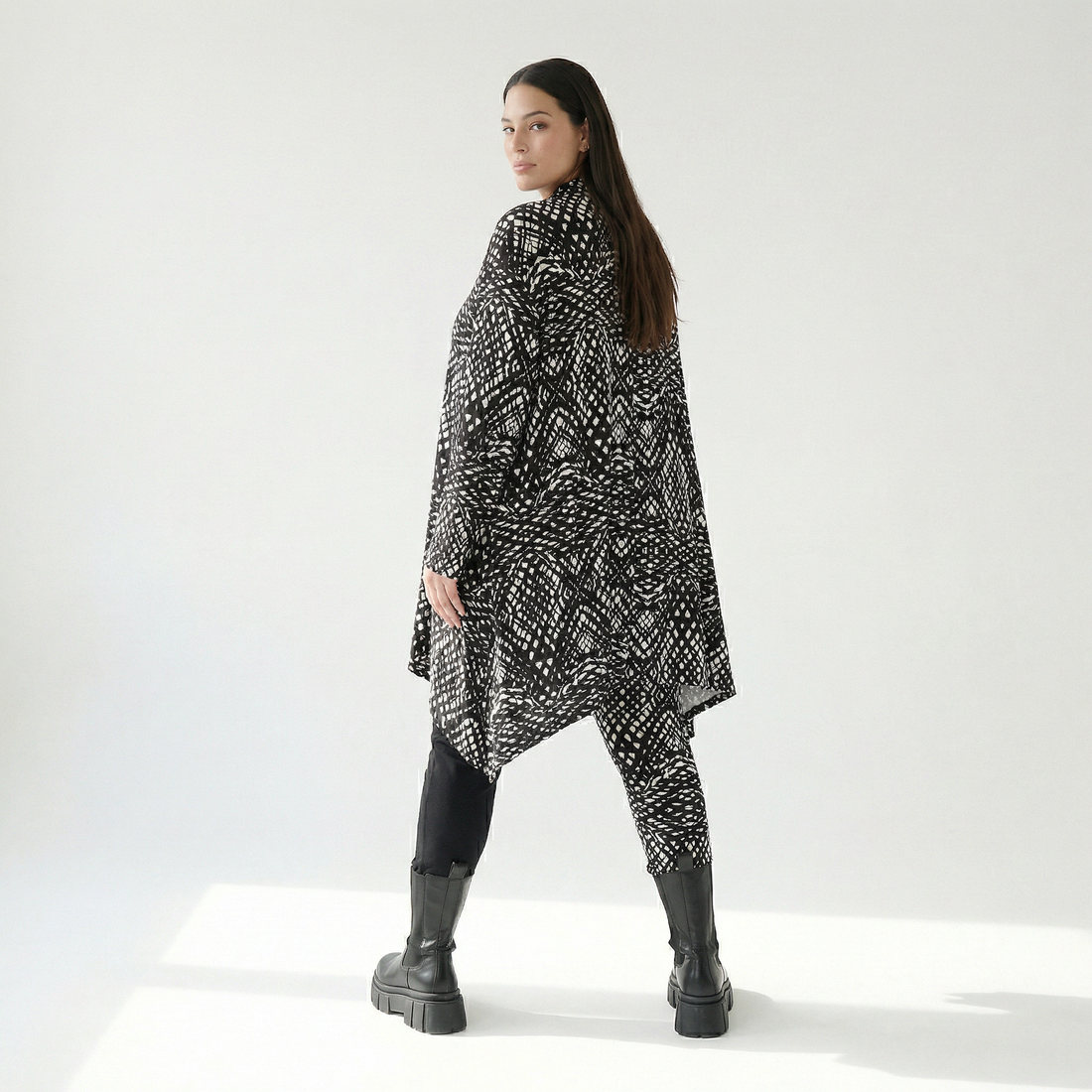  A-Form Bigshirt von AKH Fashion aus Viskose, 1560.03371, Schwarz/Weiß, Abstrakt, Ausgefallen