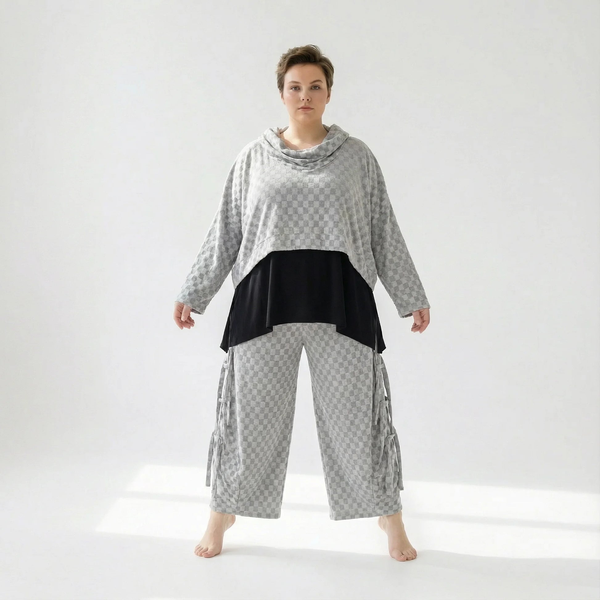  AKH Fashion Überwurf in kastiger Form, aus Viskose, 1540.7011R, Grau, Kariert, Schick