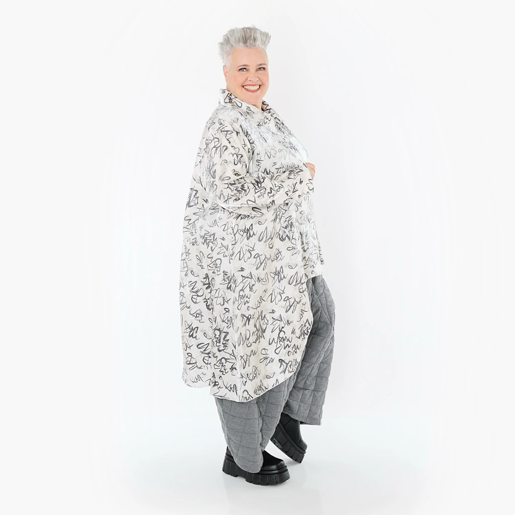  AKH Premium Bluse in Vokuhila-Form, aus Viskose, P1011.7149, Weiß/Grau, Kringel, Schick