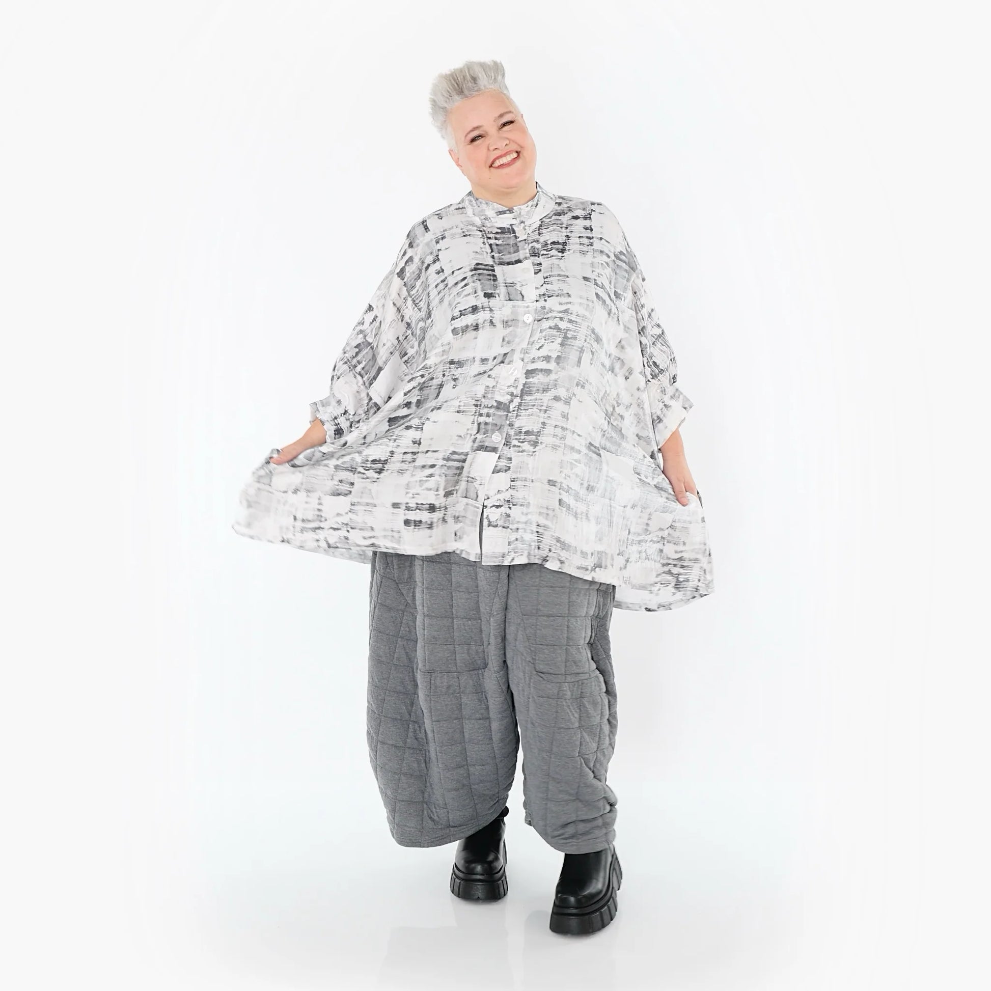  A-Form Bluse von AKH Premium aus Viskose, P107116, Weiß/Grau, Grafik, Ausgefallen, Zeitlos