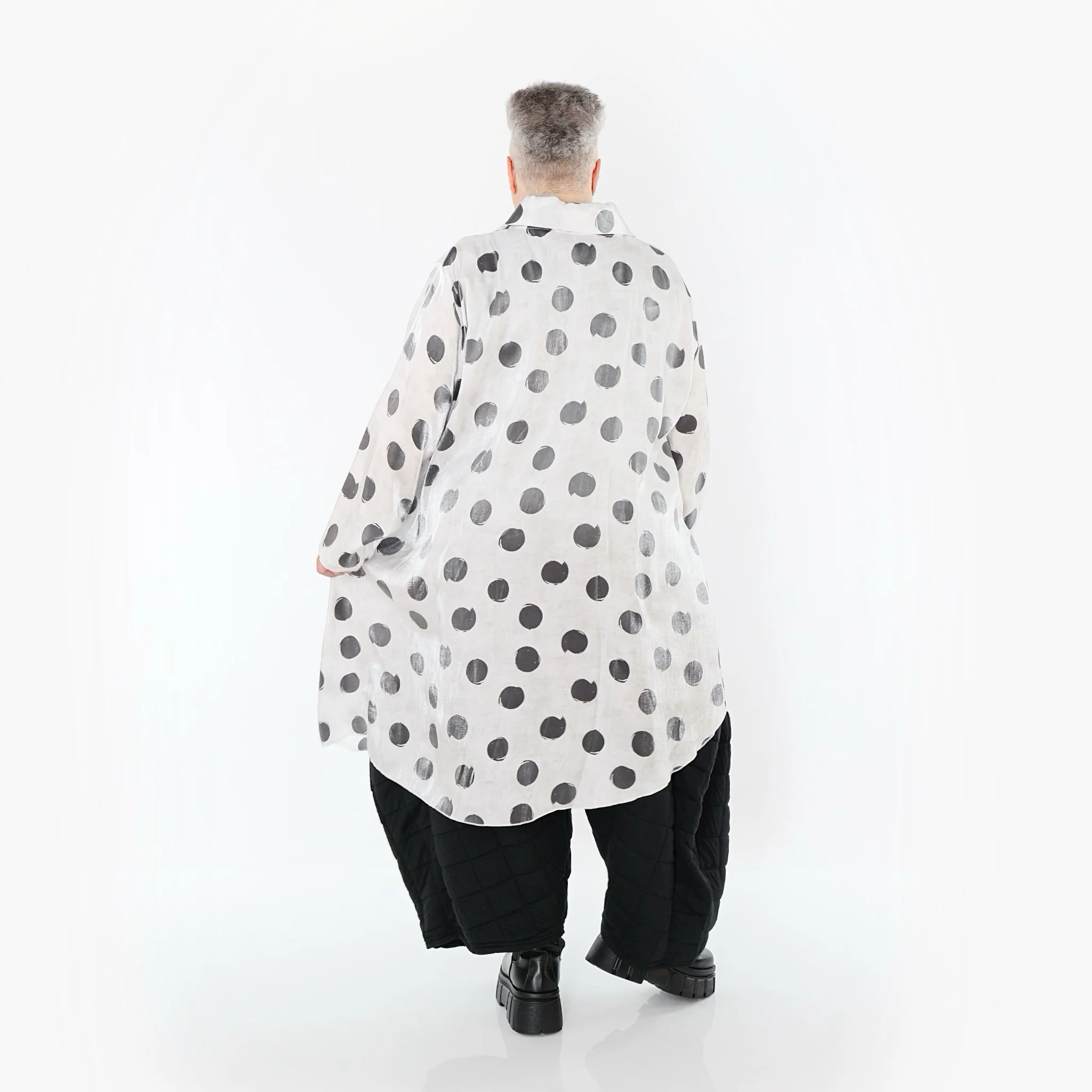  AKH Premium Bluse in Vokuhila-Form, aus Viskose, P1026.7149, Weiß/Grau, Punkte, Schick