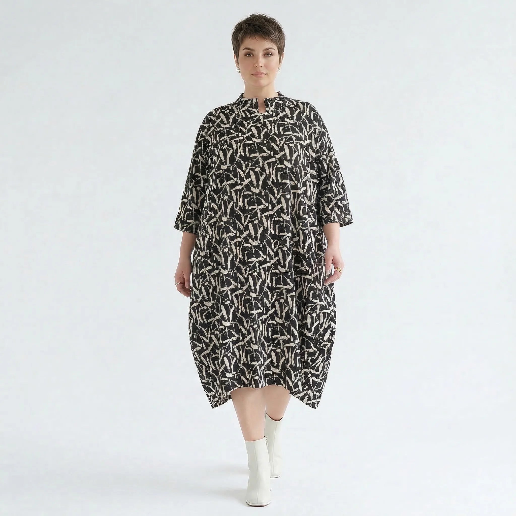 Stilvolles Ballon Kleid im ausgefallen legeren Lagenlook aus pflegeleichtem Stretchmaterial, Schwarz/Weiß