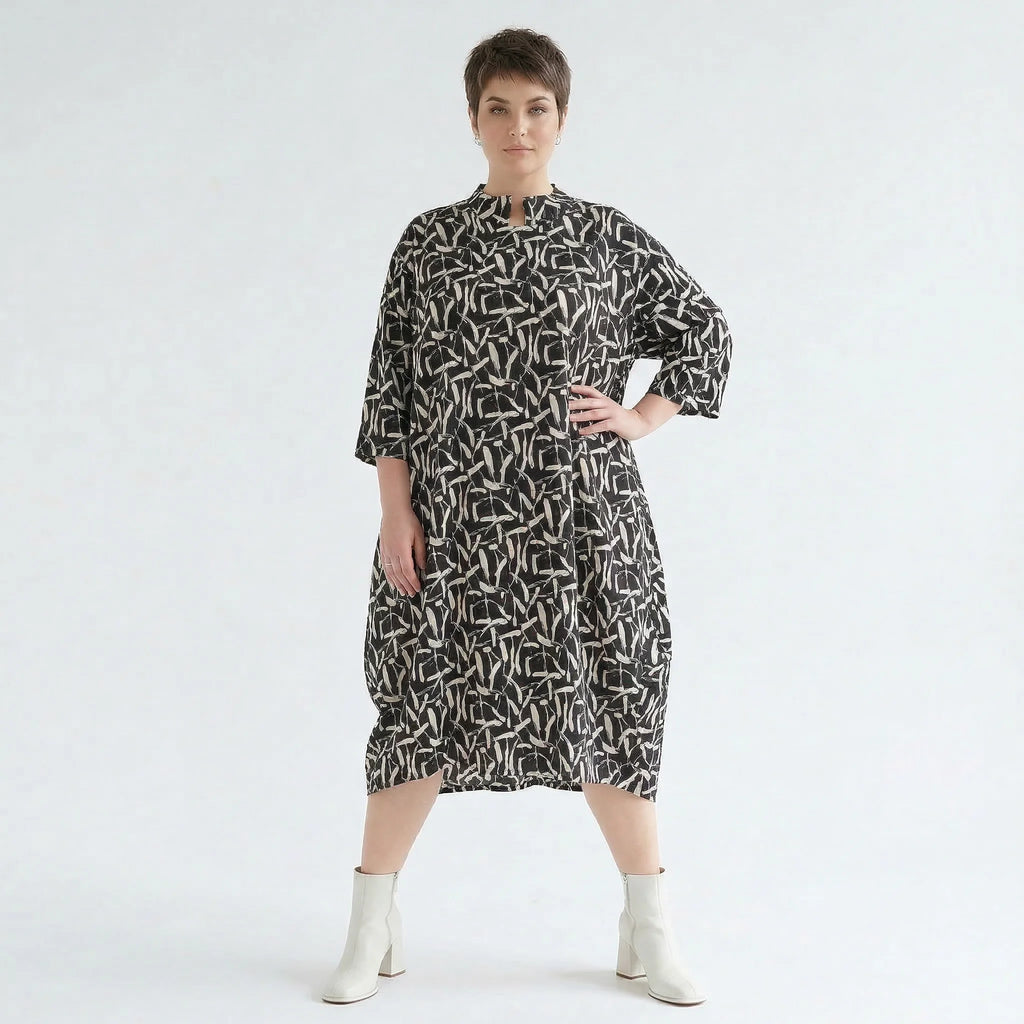 Stilvolles Ballon Kleid im ausgefallen legeren Lagenlook aus pflegeleichtem Stretchmaterial, Schwarz/Weiß