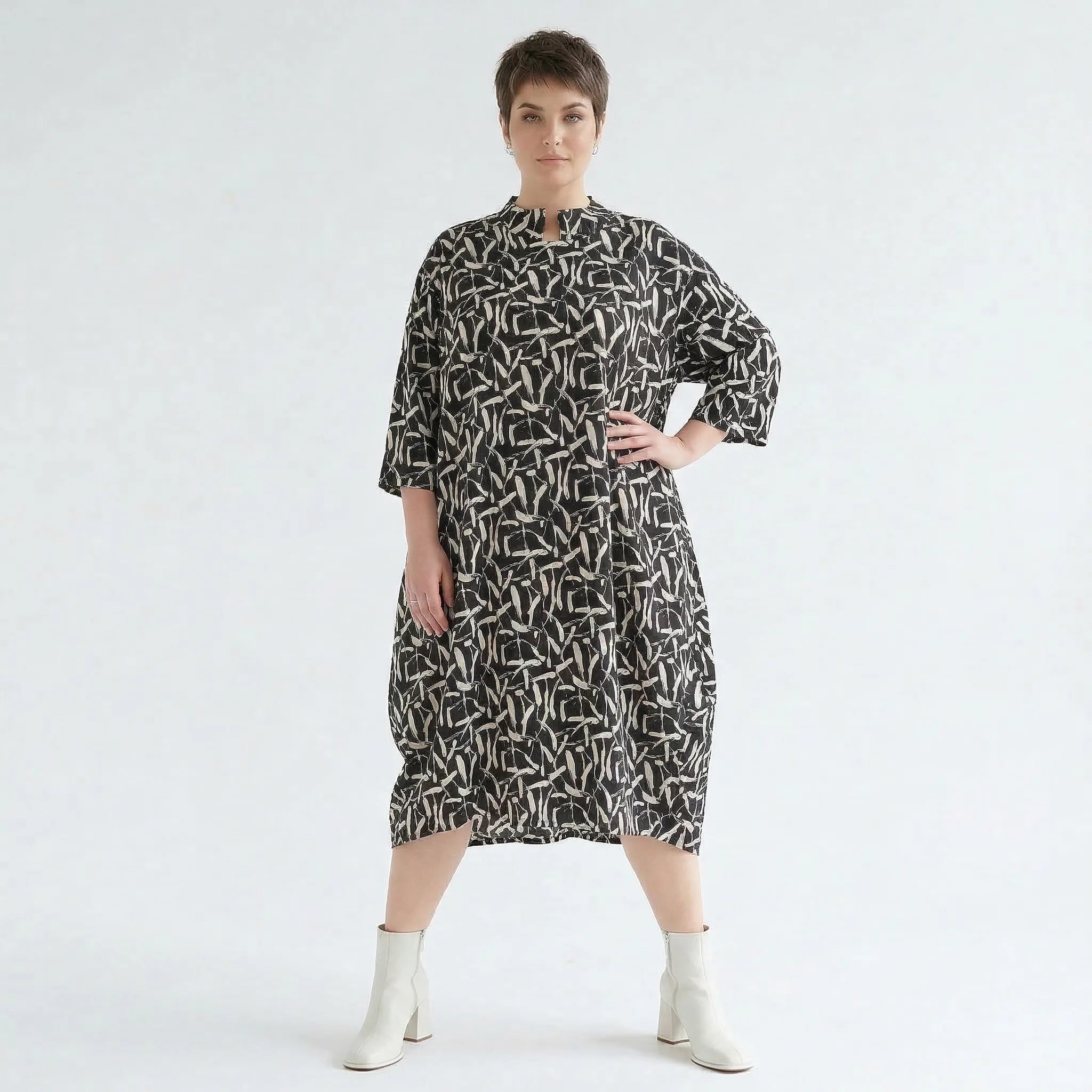 Stilvolles Ballon Kleid im ausgefallen legeren Lagenlook aus pflegeleichtem Stretchmaterial, Schwarz/Weiß