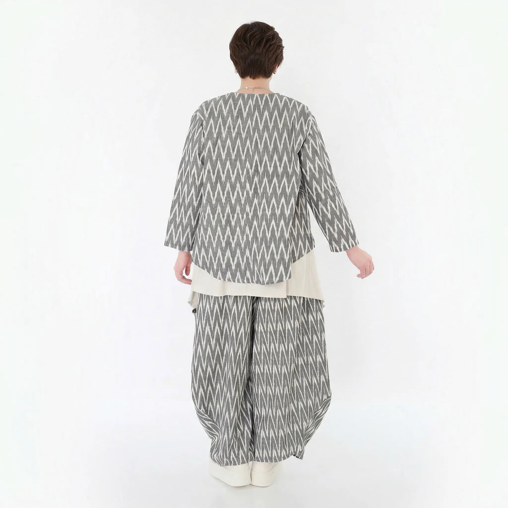 Luftige Ballon Hose im besonderen Lagenlook aus Leinen Baumwolle mit ZickZack Muster, Grau/Ecru