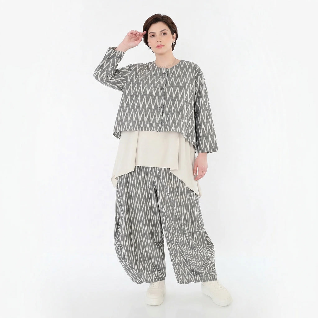 Luftige Ballon Hose im besonderen Lagenlook aus Leinen Baumwolle mit ZickZack Muster, Grau/Ecru