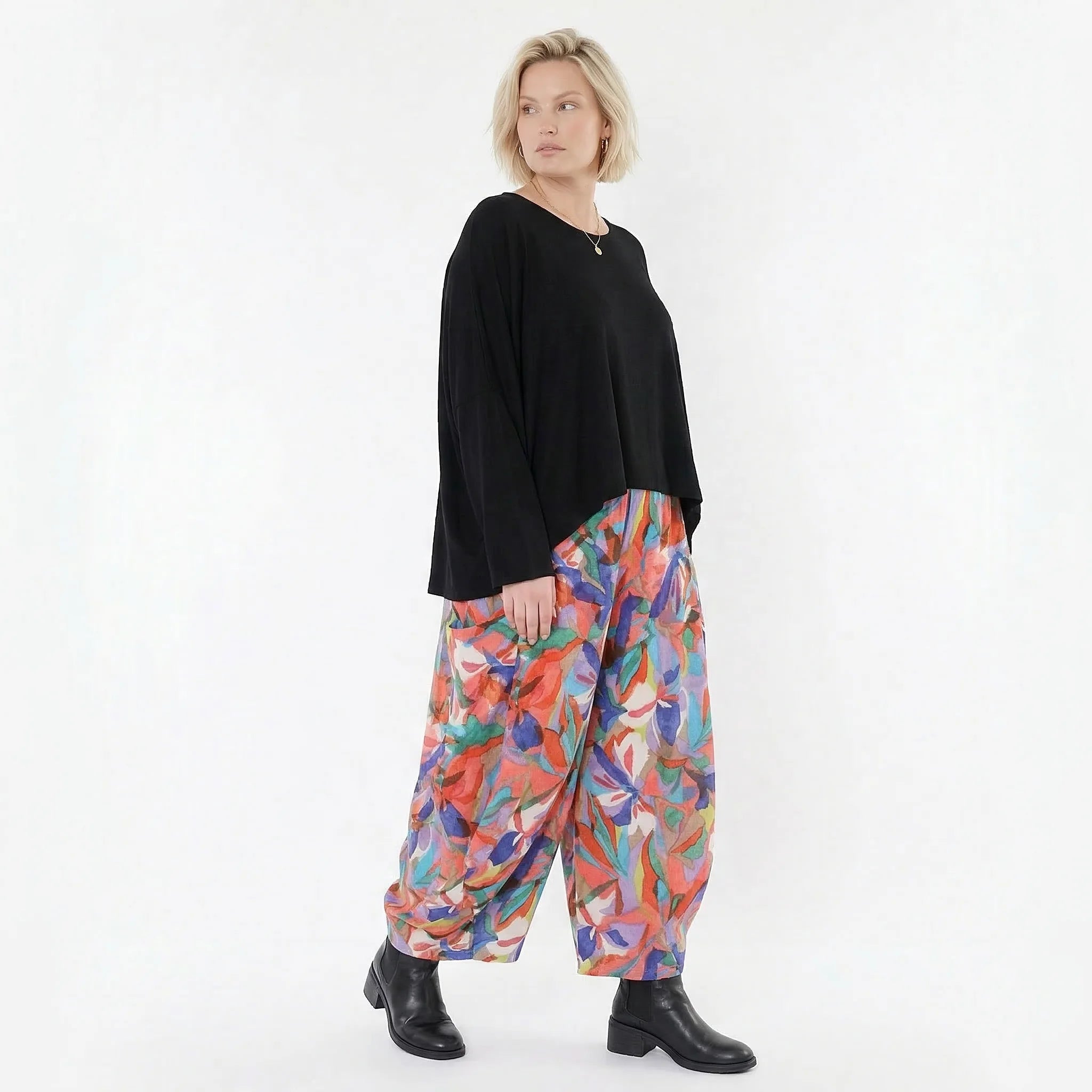 Legere Ballon Hose im trendigen Lagenlook mit ausgefallenem Blumendruck und weichem Tragegefühl, Mehrfarbig