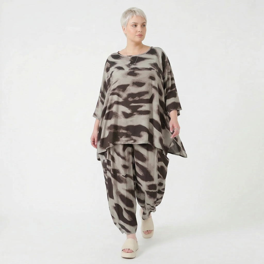 Ausgefallenes Oversize Shirt in A-Form mit fließend glatter Leichtigkeit und Kamuflage Muster, Grau/Braun