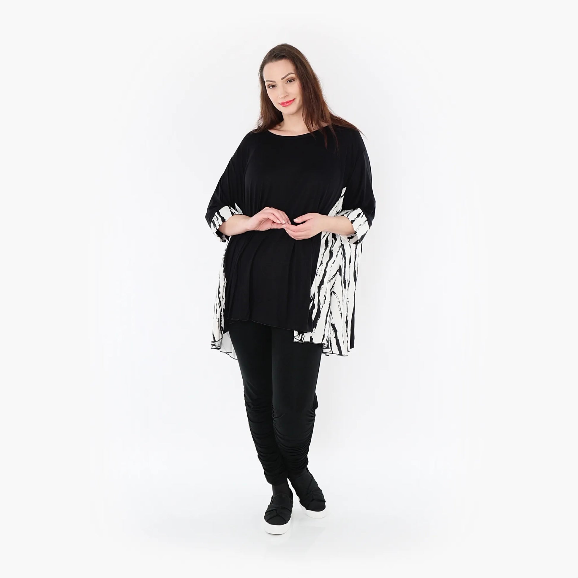  A-Form Bigshirt von AKH Fashion aus Baumwolle, 1418.00593, Weiß/Schwarz, Schick, Modern