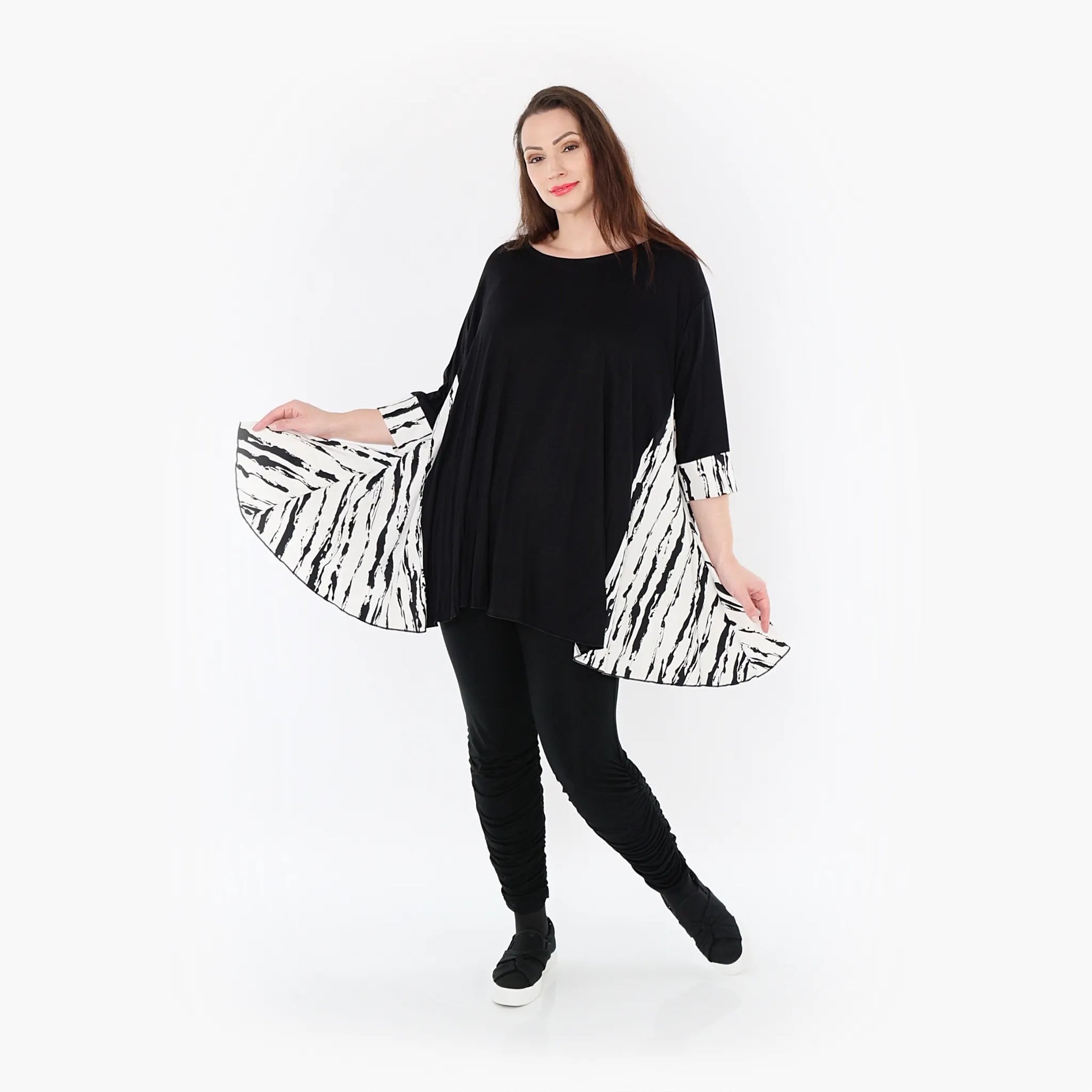  A-Form Bigshirt von AKH Fashion aus Baumwolle, 1418.00593, Weiß/Schwarz, Schick, Modern