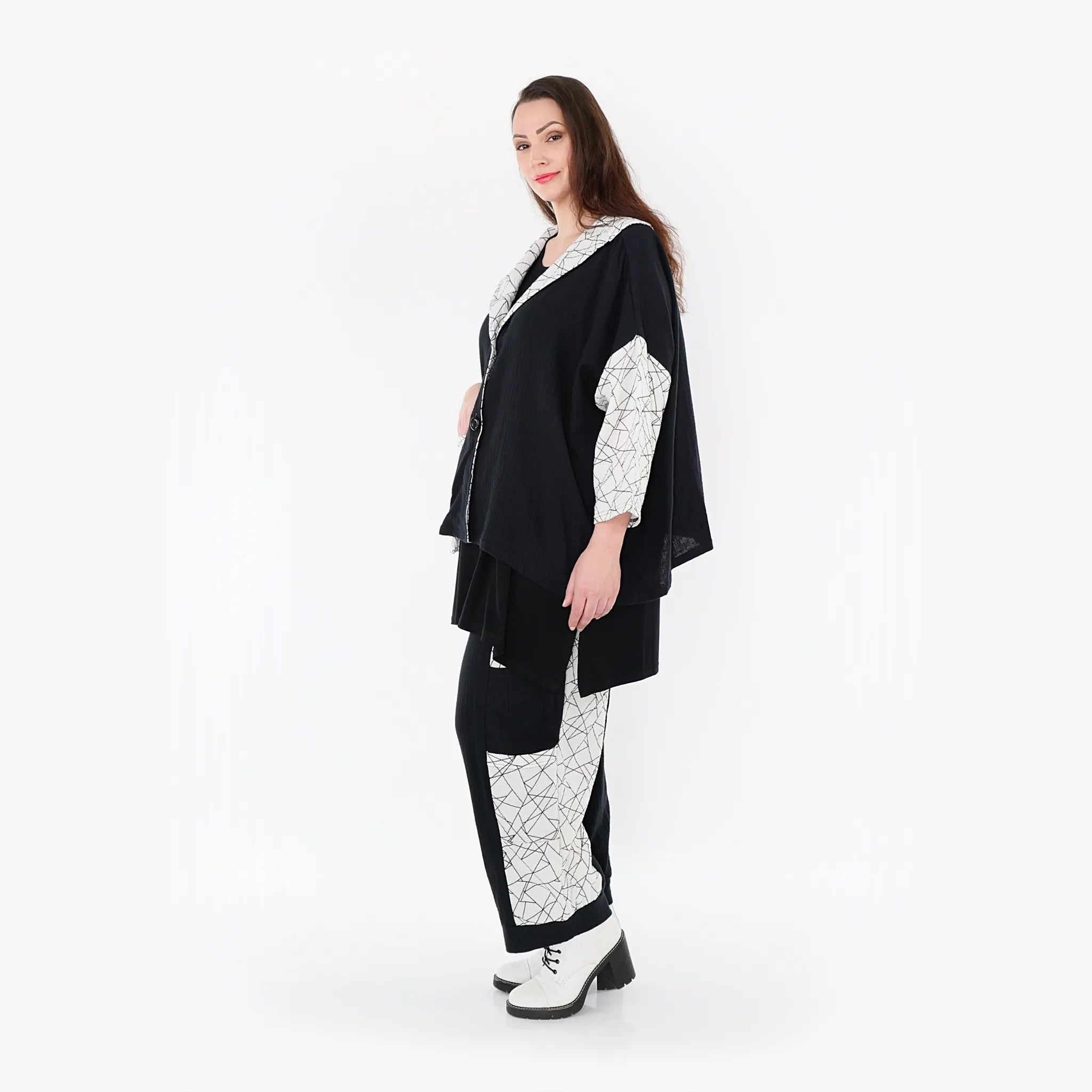  AKH Fashion Jacke in kastiger Form, aus Baumwolle, 1441.07025, Schwarz/Weiß, Schick
