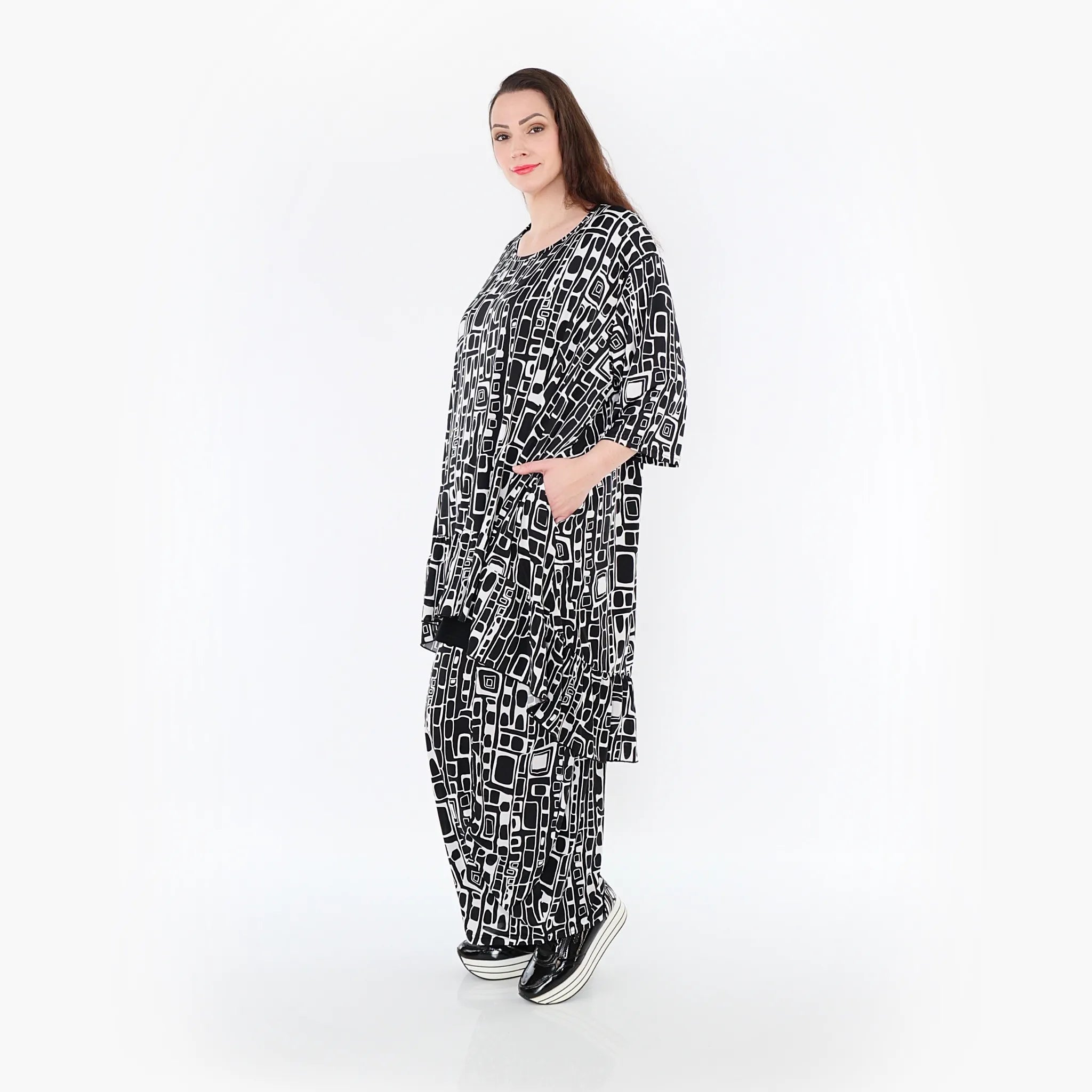  AKH Fashion Bigshirt in Vokuhila-Form, aus Materialmix, 1452.06837, Schwarz/Weiß, Abstrakt