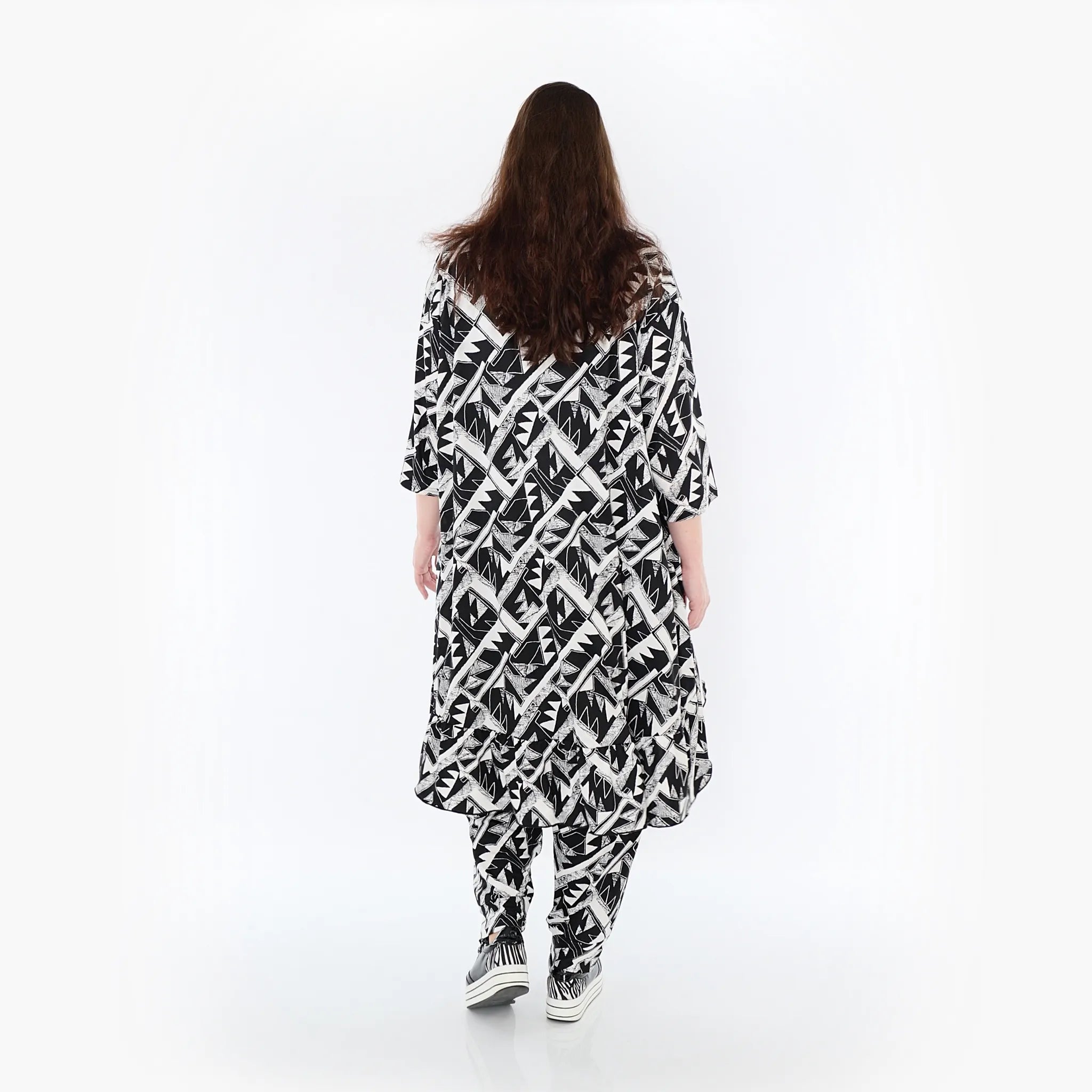  AKH Fashion Bigshirt in Vokuhila-Form, aus Materialmix, 1453.06837, Schwarz/Weiß, Abstrakt