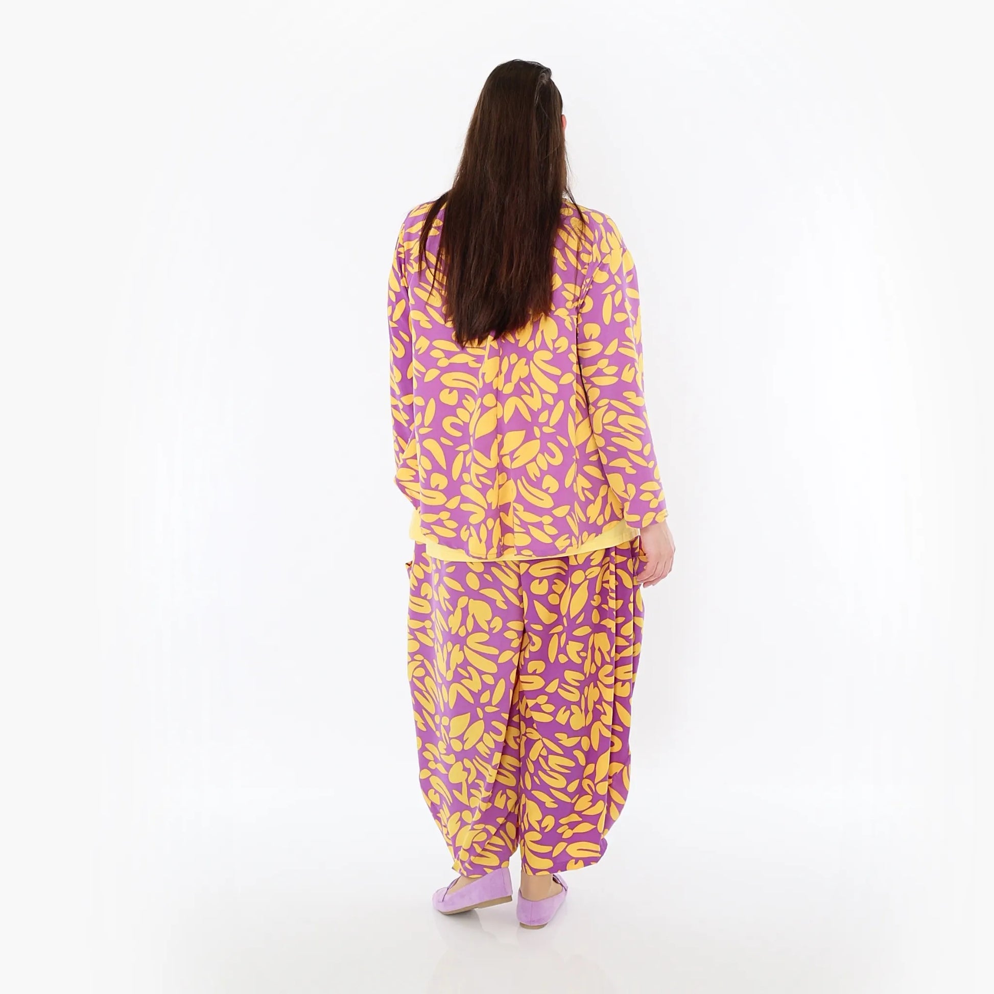  AKH Fashion Jacke in gerundeter Form, aus Viskose, 1470.00130, Flieder/Gelb, Blumen