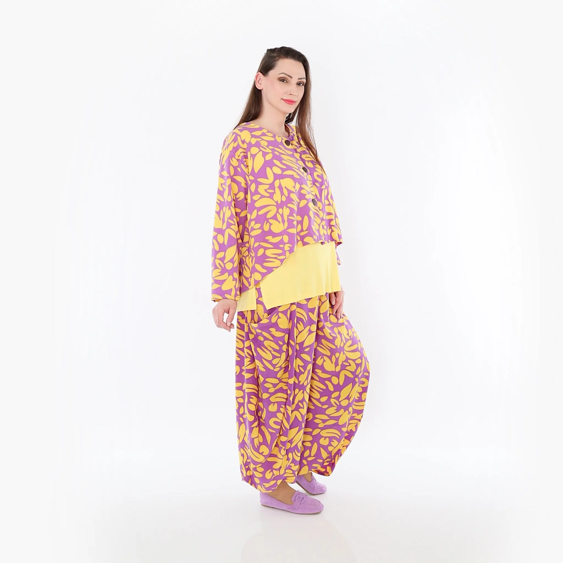 AKH Fashion Jacke in gerundeter Form, aus Viskose, 1470.00130, Flieder/Gelb, Blumen