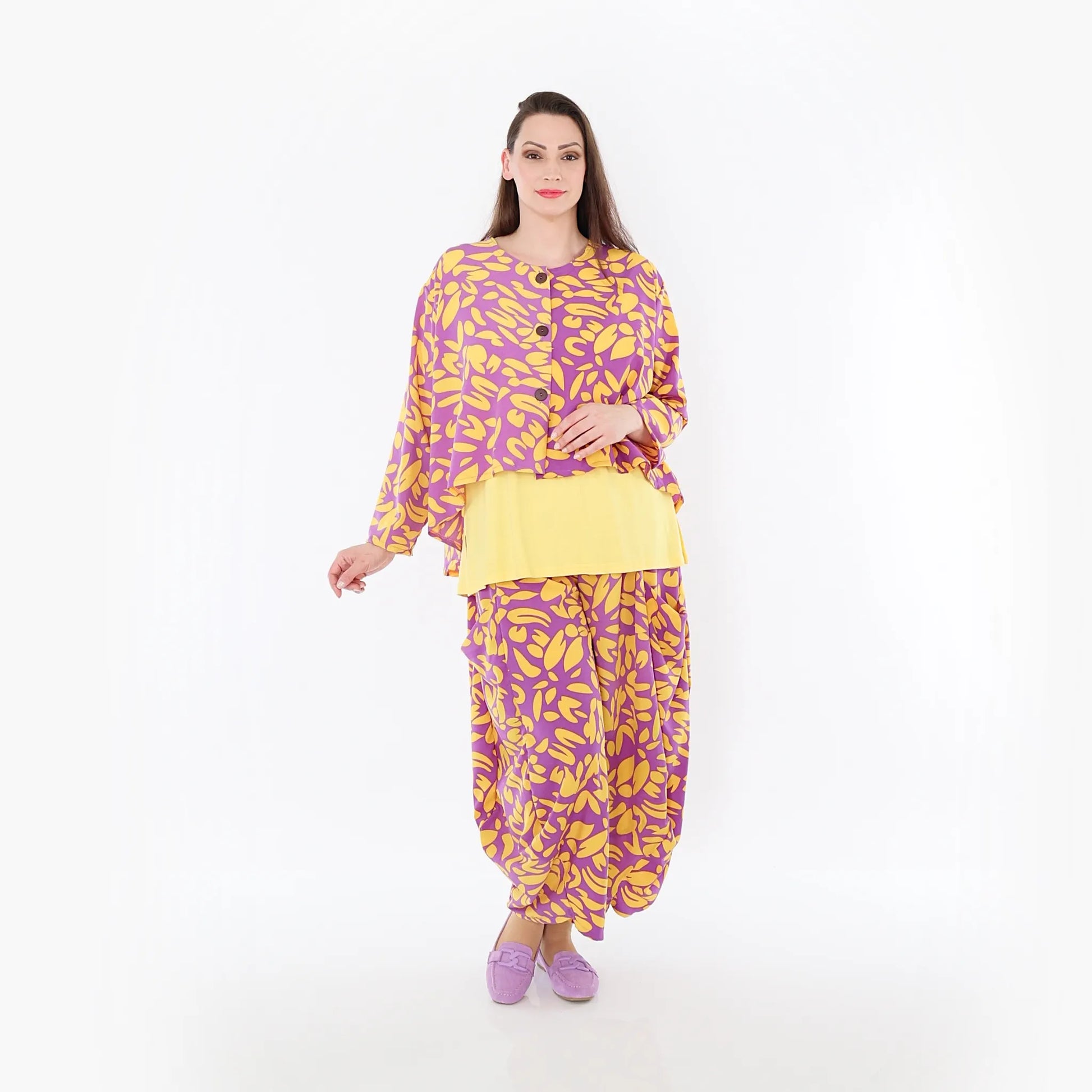  AKH Fashion Jacke in gerundeter Form, aus Viskose, 1470.00130, Flieder/Gelb, Blumen
