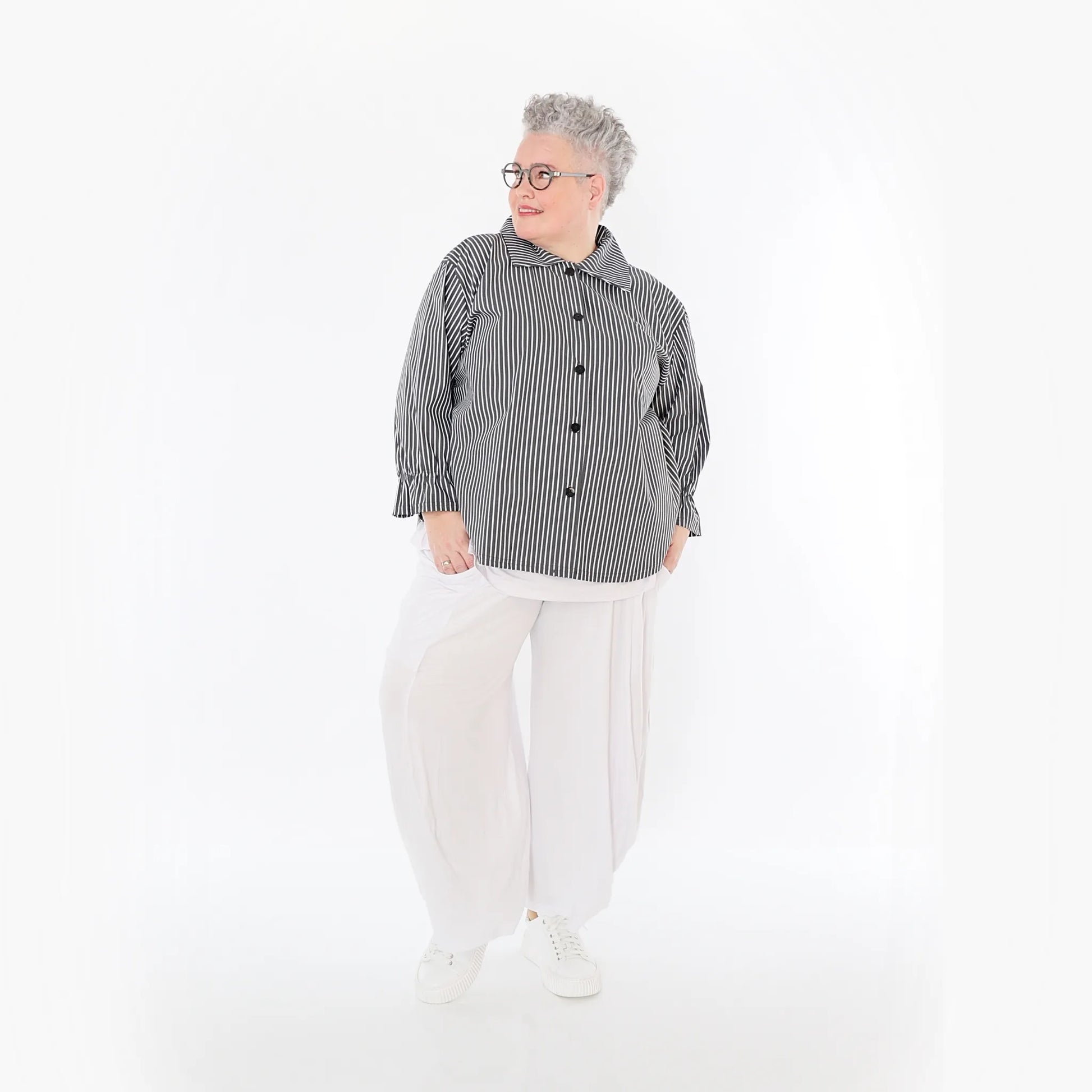  AKH Fashion Bluse in gerundeter Form, aus Baumwolle, 1472.07062, Anthrazit/Weiß, Streifen