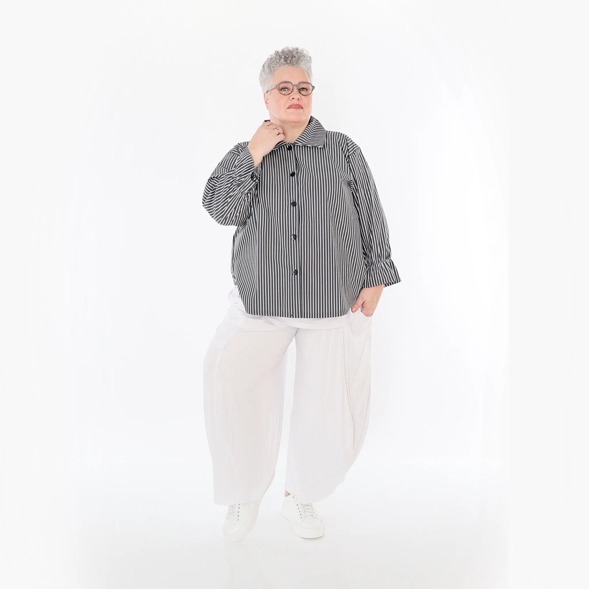  AKH Fashion Bluse in gerundeter Form, aus Baumwolle, 1472.07062, Anthrazit/Weiß, Streifen