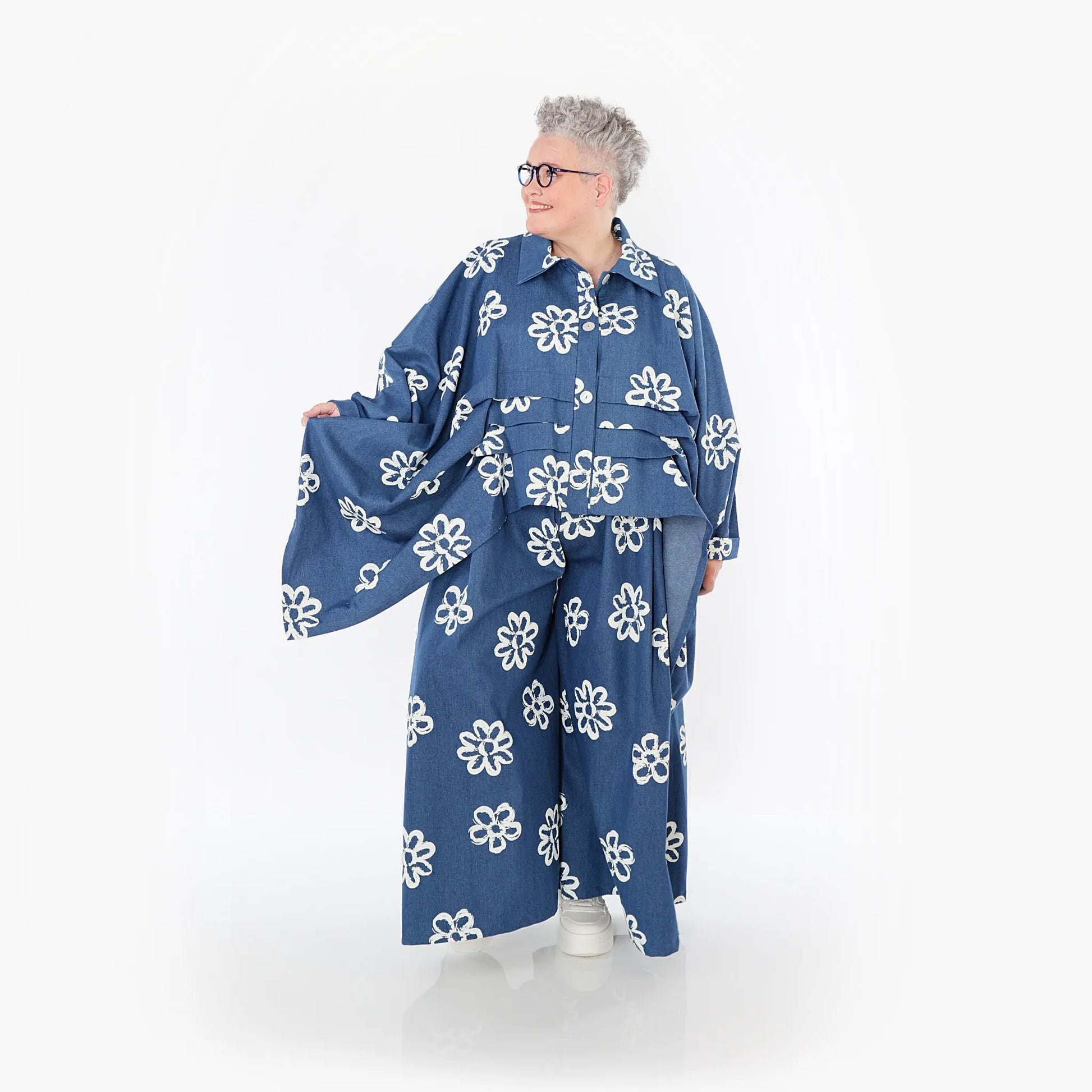  Zipfel Bluse von AKH Fashion aus Baumwolle, 1485.07080, Jeansblau/Weiß, Blumen, Schick