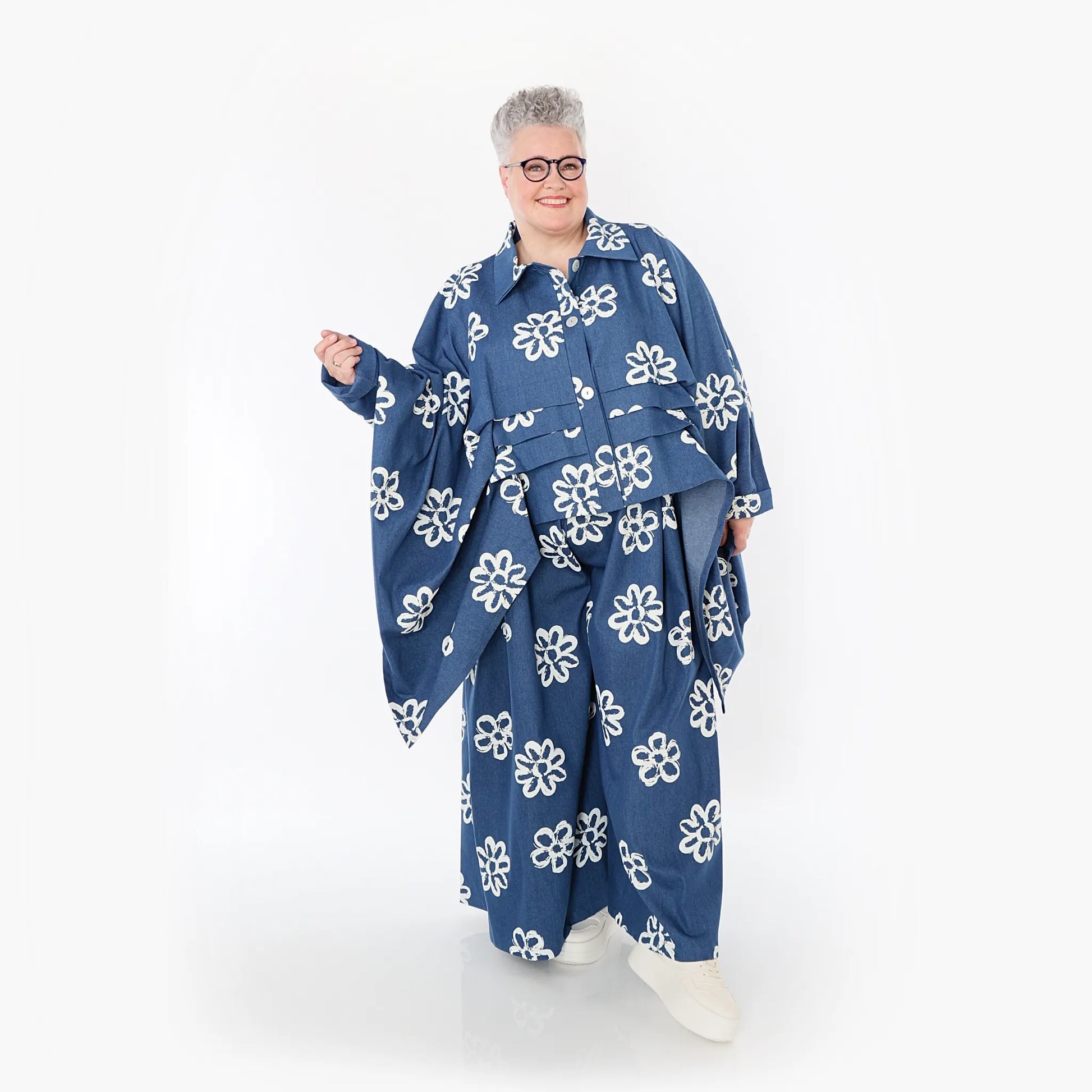  Zipfel Bluse von AKH Fashion aus Baumwolle, 1485.07080, Jeansblau/Weiß, Blumen, Schick