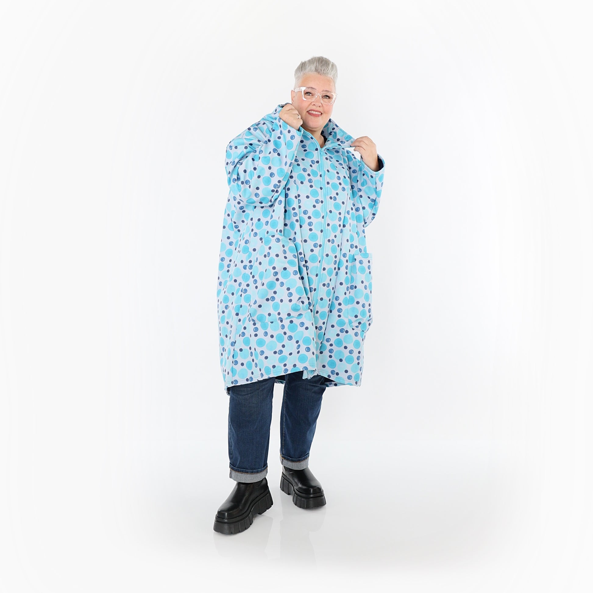  AKH Fashion Mantel in Vokuhila-Form, aus Polyester, 1515.02276, Blau/Multi, Punkte, Schick