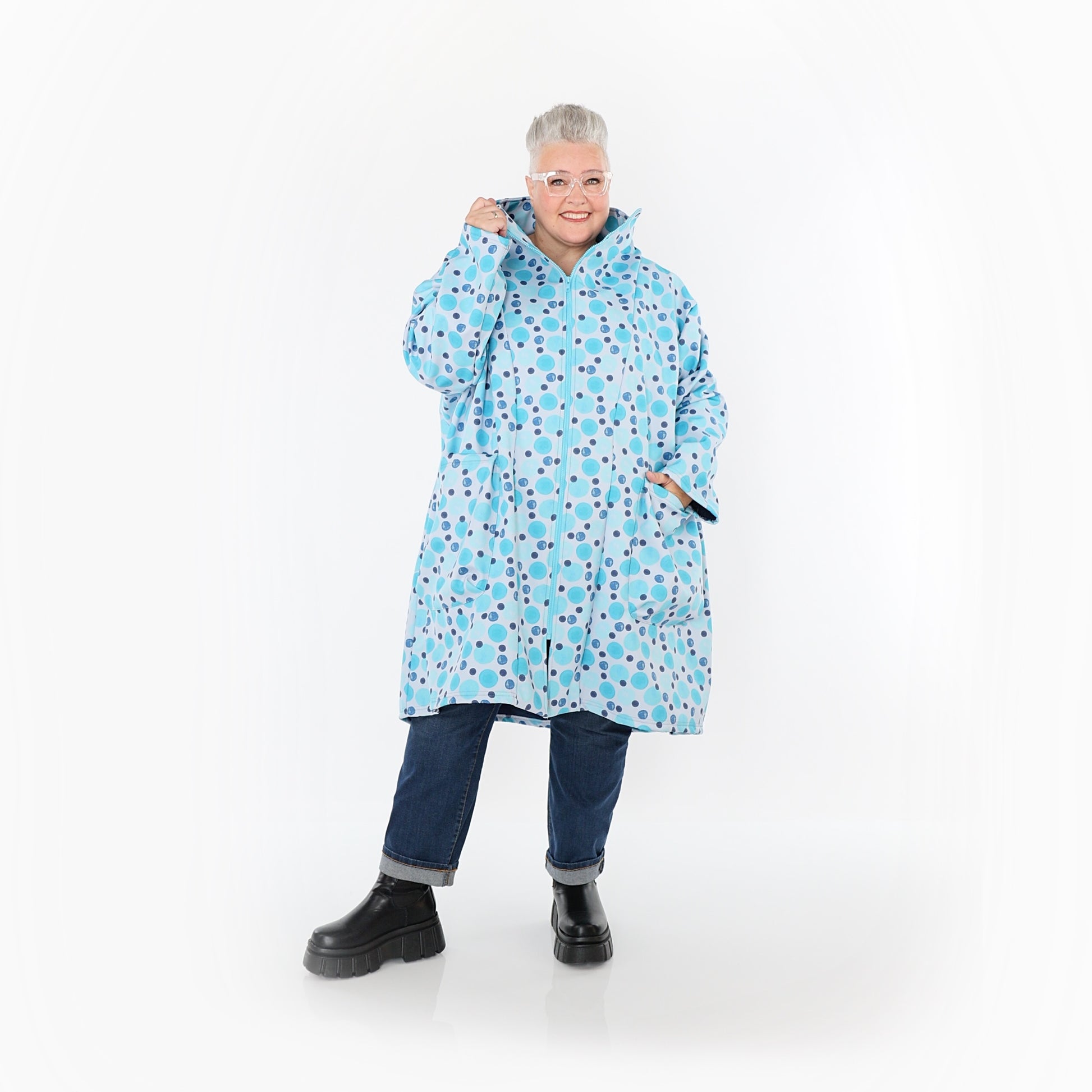  AKH Fashion Mantel in Vokuhila-Form, aus Polyester, 1515.02276, Blau/Multi, Punkte, Schick
