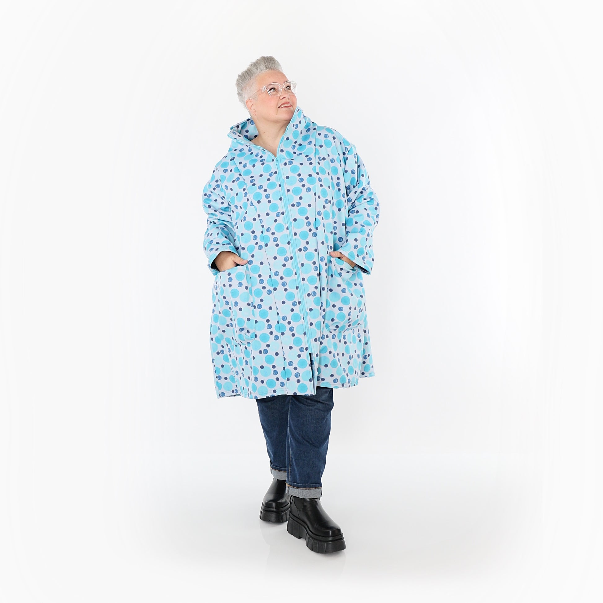  AKH Fashion Mantel in Vokuhila-Form, aus Polyester, 1515.02276, Blau/Multi, Punkte, Schick
