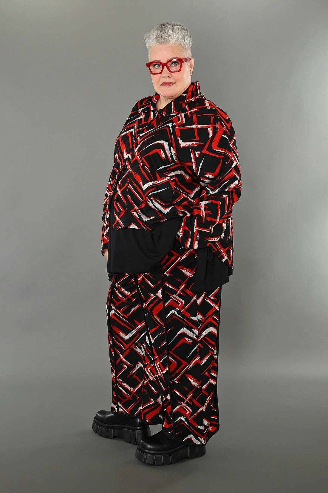  AKH Fashion Jacke in gerundeter Form, aus Viskose, 1517.06910, Schwarz/Rot/Weiß, Schick
