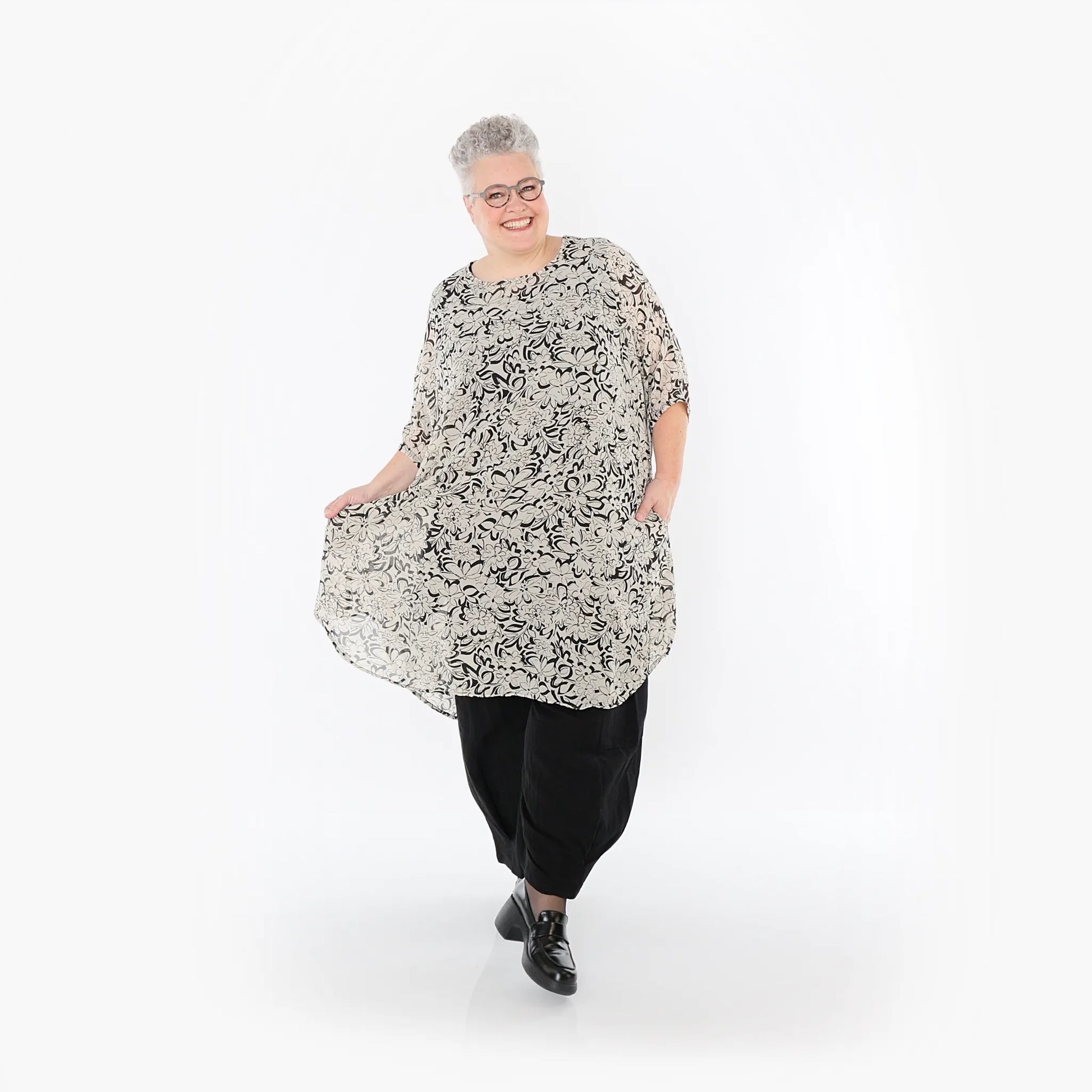  AKH Fashion Bigshirt in gerundeter Form, aus Viskose, 1494.02499, Ecru/Schwarz, Blumen
