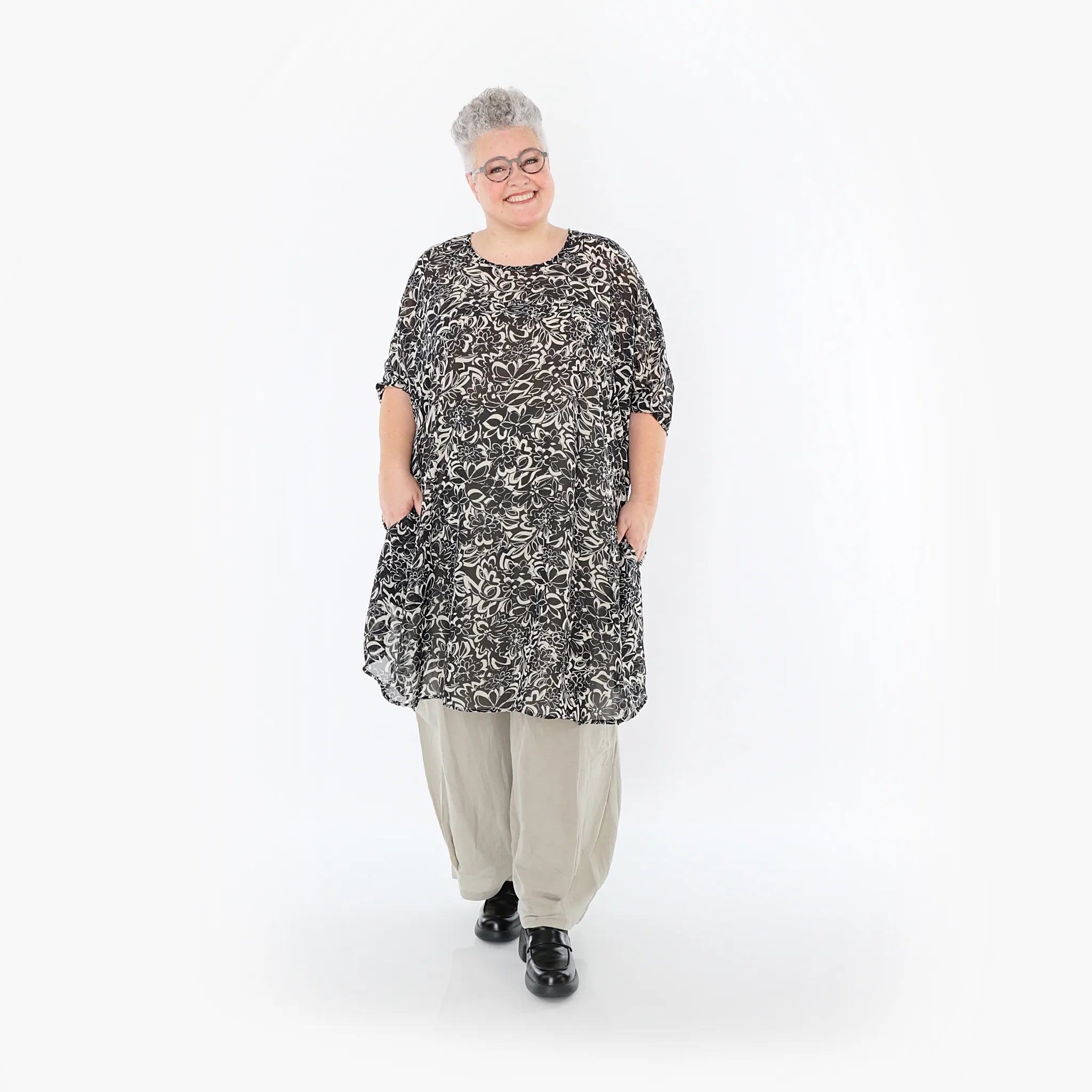  AKH Fashion Bigshirt in gerundeter Form, aus Viskose, 1494.02499, Schwarz/Ecru, Blumen