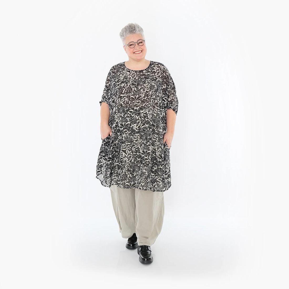  AKH Fashion Bigshirt in gerundeter Form, aus Viskose, 1494.02499, Schwarz/Ecru, Blumen