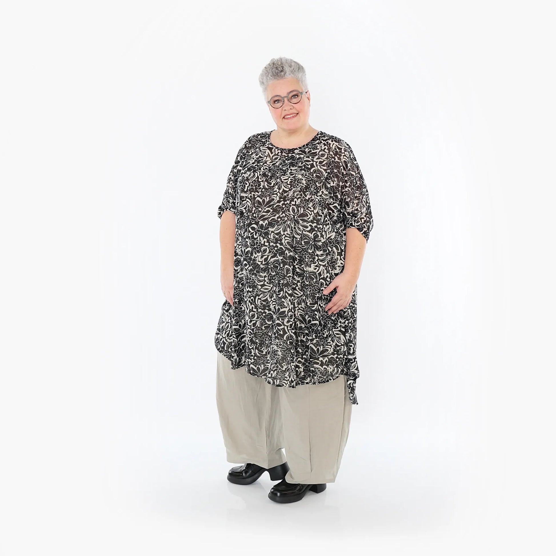 AKH Fashion Bigshirt in gerundeter Form, aus Viskose, 1494.02499, Schwarz/Ecru, Blumen