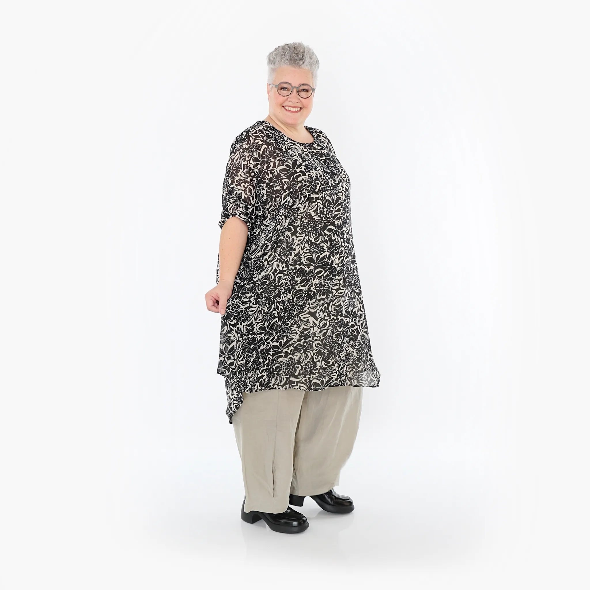  AKH Fashion Bigshirt in gerundeter Form, aus Viskose, 1494.02499, Schwarz/Ecru, Blumen