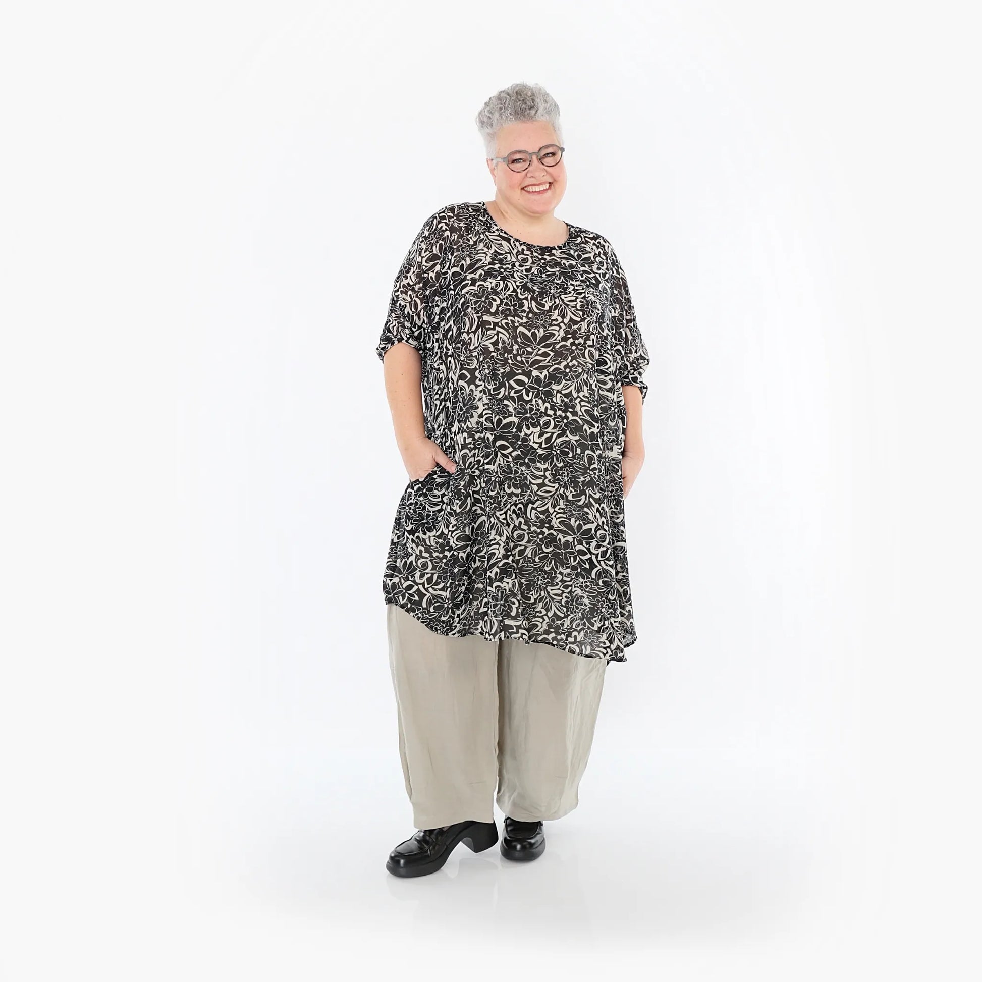  AKH Fashion Bigshirt in gerundeter Form, aus Viskose, 1494.02499, Schwarz/Ecru, Blumen