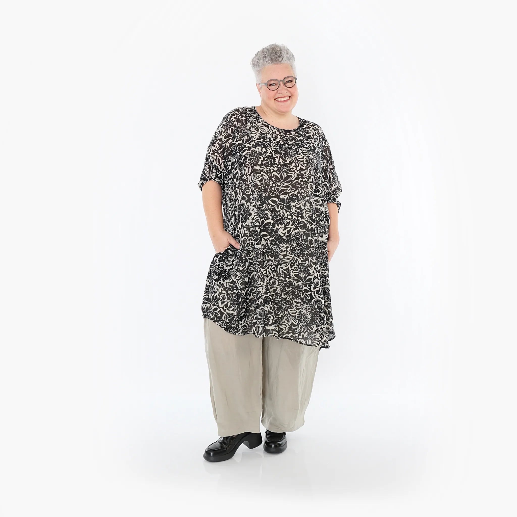  AKH Fashion Bigshirt in gerundeter Form, aus Viskose, 1494.02499, Schwarz/Ecru, Blumen