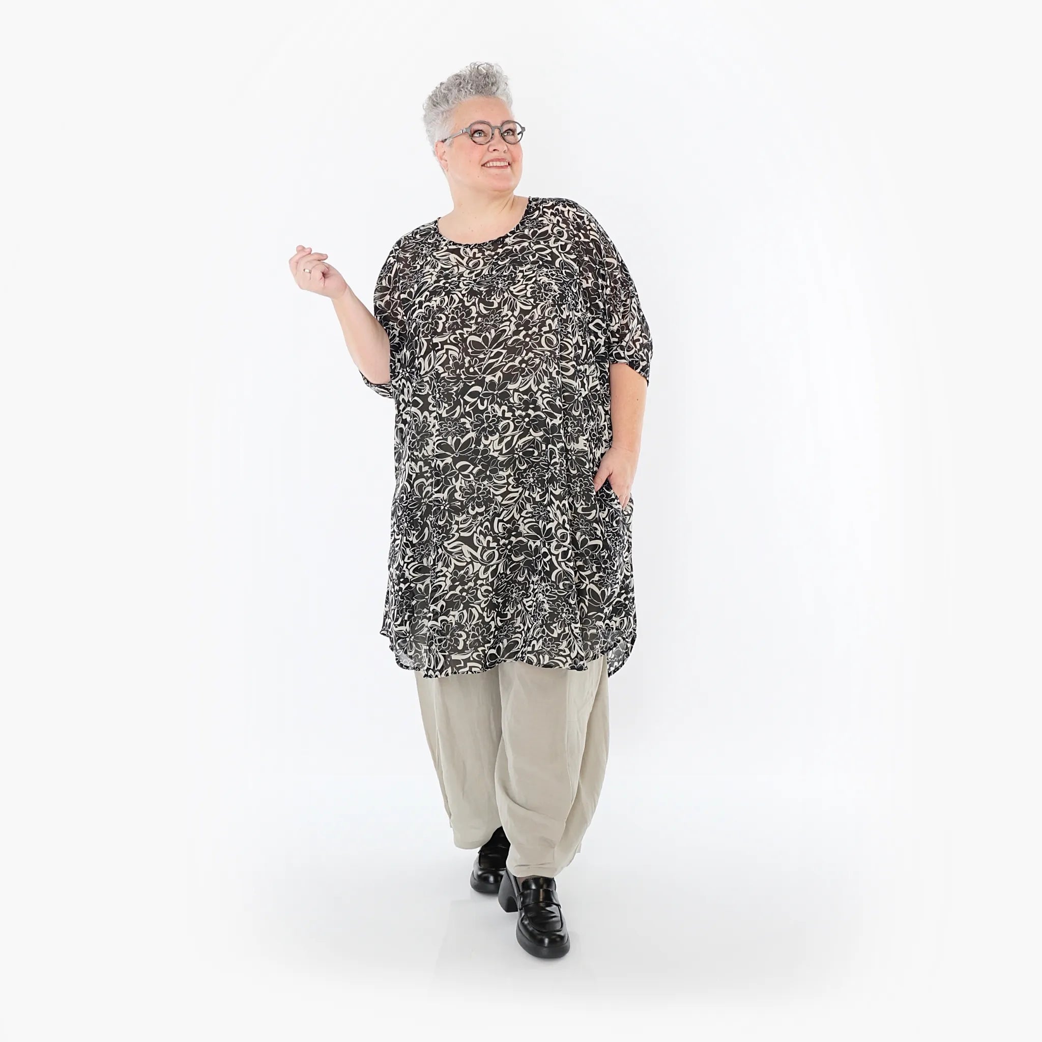  AKH Fashion Bigshirt in gerundeter Form, aus Viskose, 1494.02499, Schwarz/Ecru, Blumen