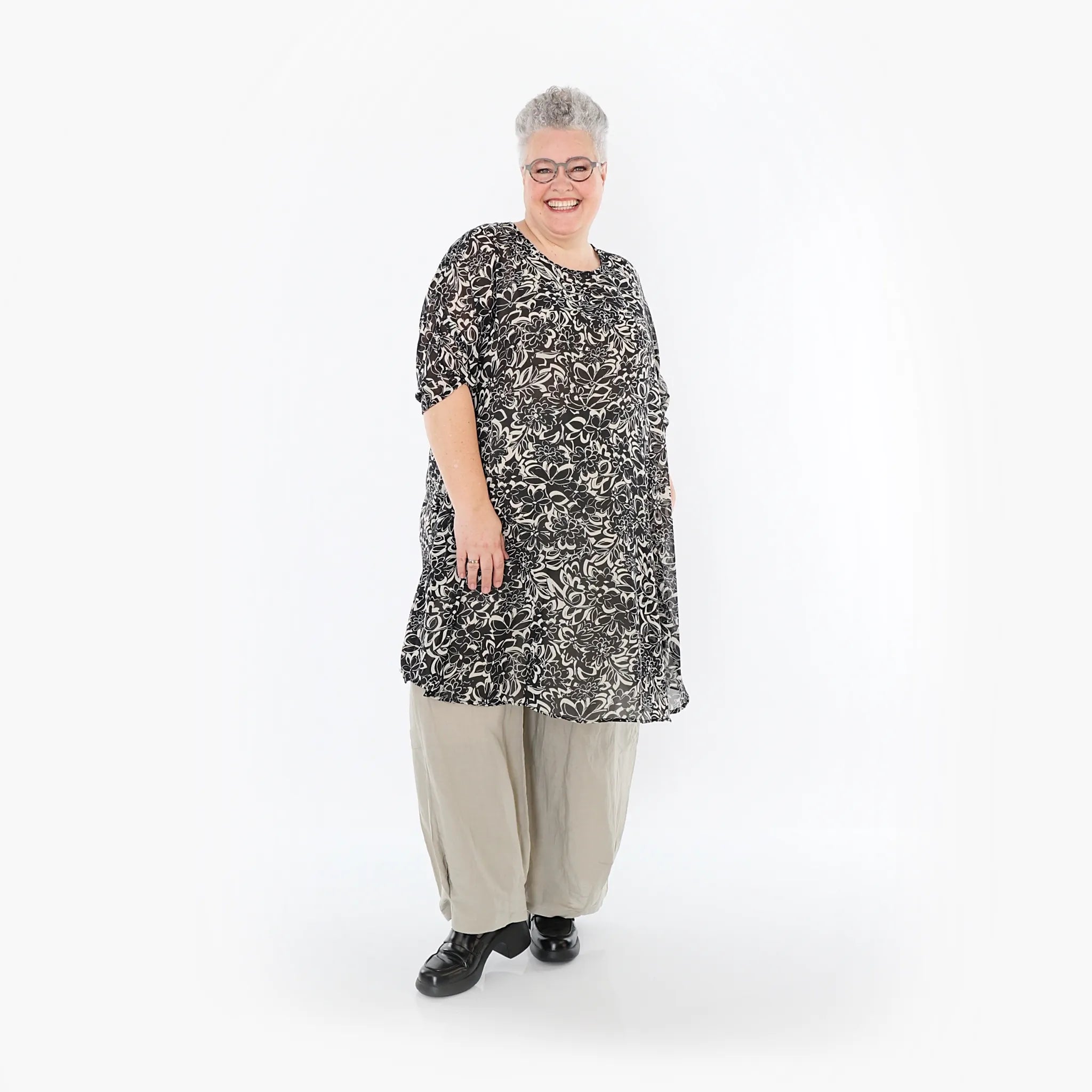  AKH Fashion Bigshirt in gerundeter Form, aus Viskose, 1494.02499, Schwarz/Ecru, Blumen