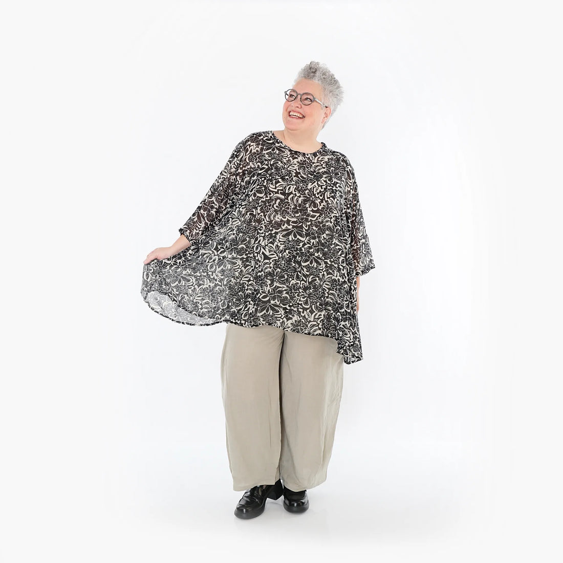 A-Form Bigshirt von AKH Fashion aus Viskose, 1494.00593, Schwarz/Ecru, Blumen, Ausgefallen