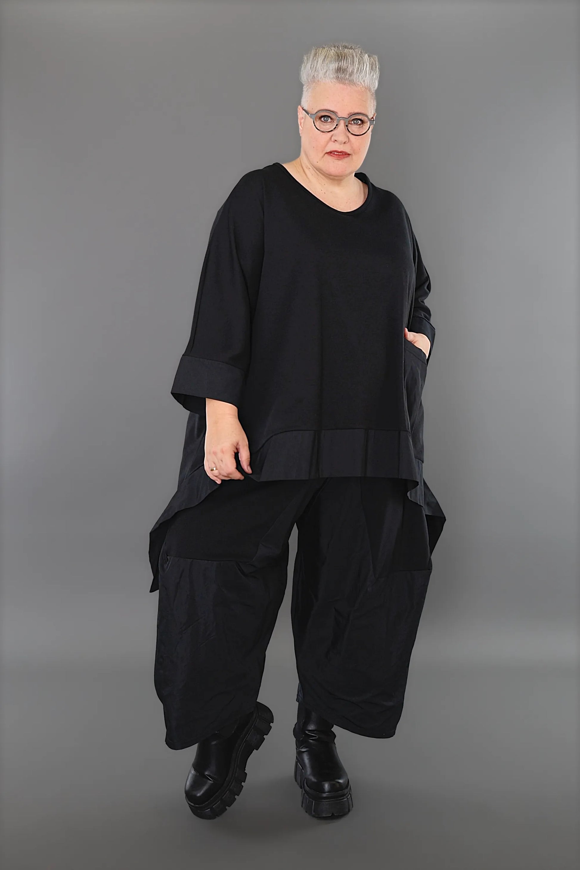  A-Form Bigshirt von AKH Premium aus Materialmix, P1001.6869, Schwarz, Ausgefallen, Zeitlos