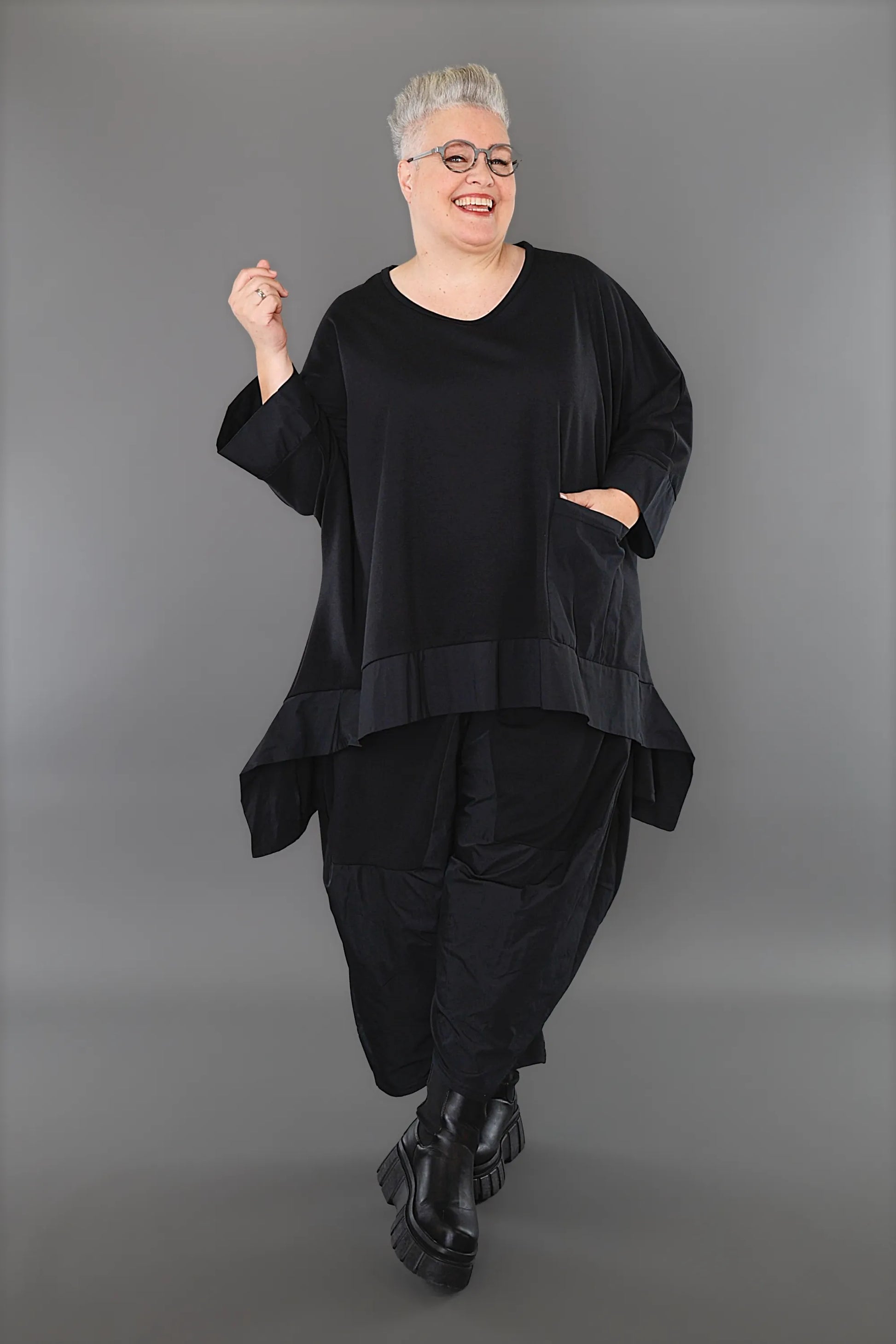  A-Form Bigshirt von AKH Premium aus Materialmix, P1001.6869, Schwarz, Ausgefallen, Zeitlos