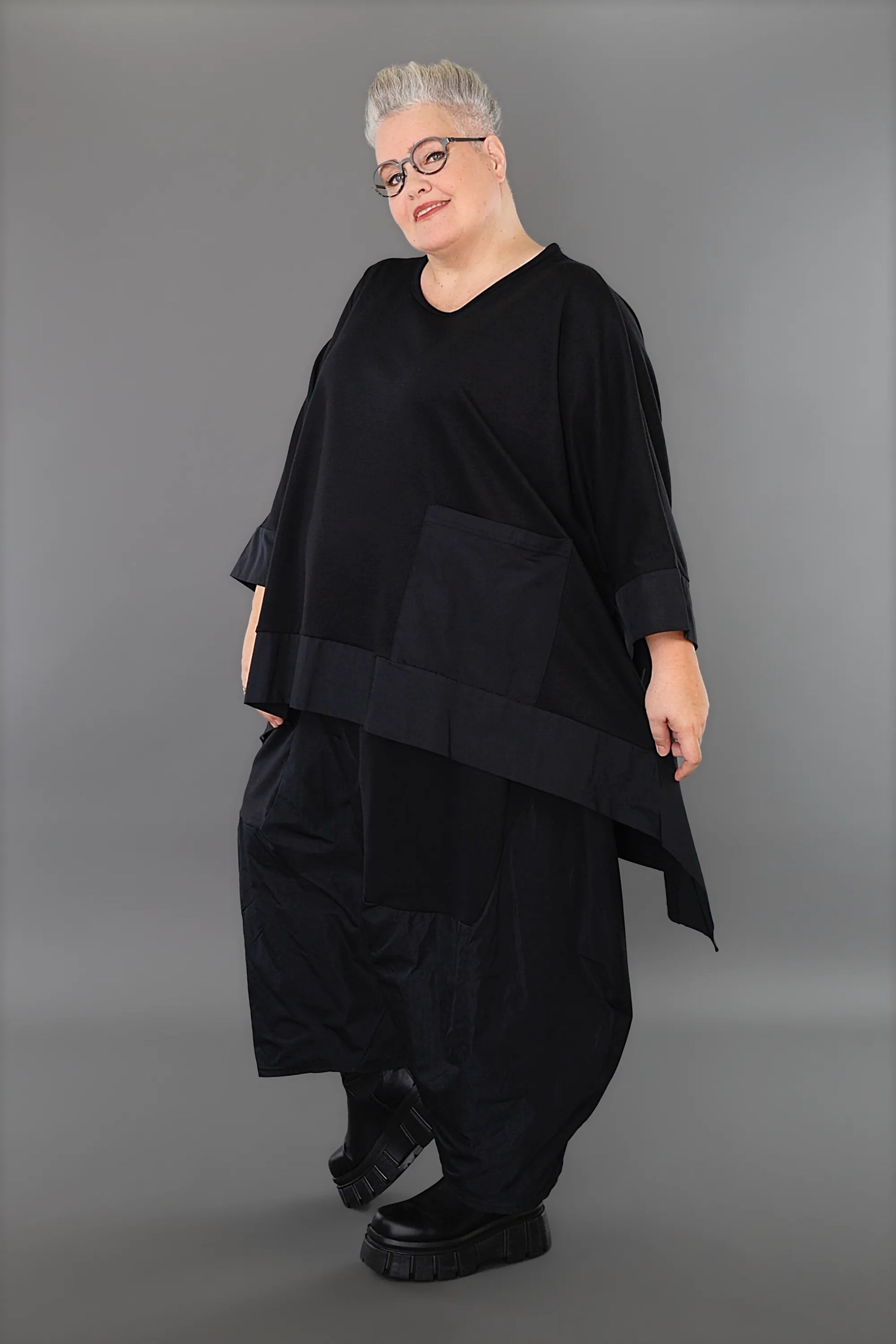  A-Form Bigshirt von AKH Premium aus Materialmix, P1001.6869, Schwarz, Ausgefallen, Zeitlos