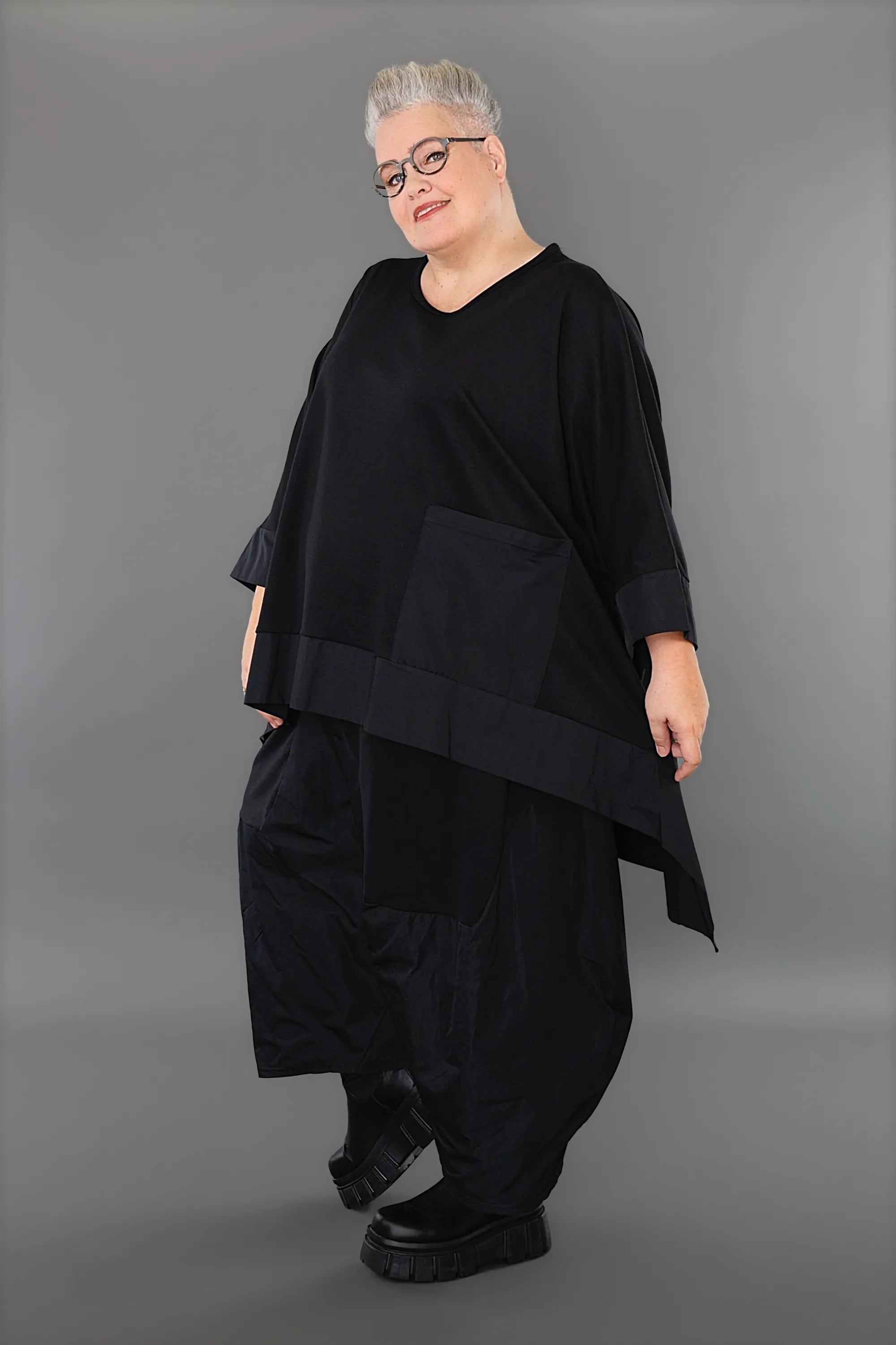  A-Form Bigshirt von AKH Premium aus Materialmix, P1001.6869, Schwarz, Ausgefallen, Zeitlos