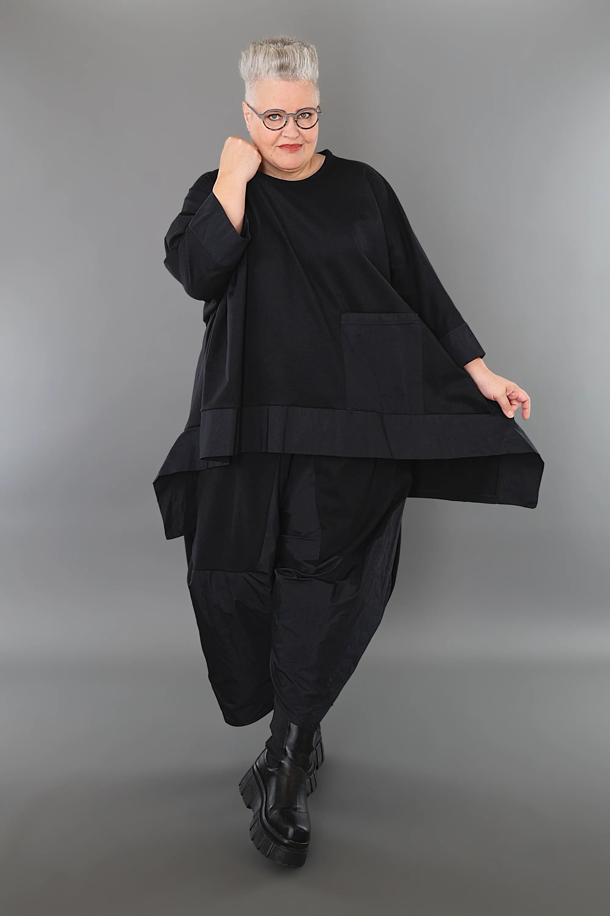  A-Form Bigshirt von AKH Premium aus Materialmix, P1001.6869, Schwarz, Ausgefallen, Zeitlos