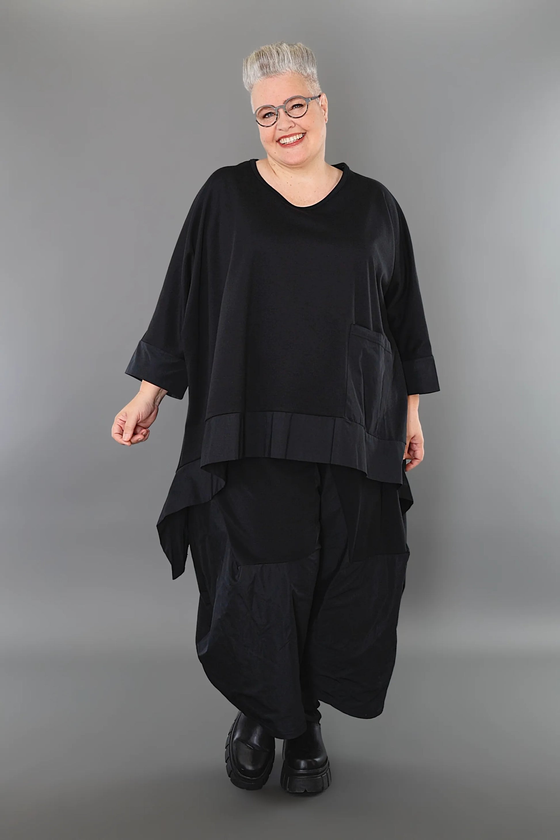  A-Form Bigshirt von AKH Premium aus Materialmix, P1001.6869, Schwarz, Ausgefallen, Zeitlos