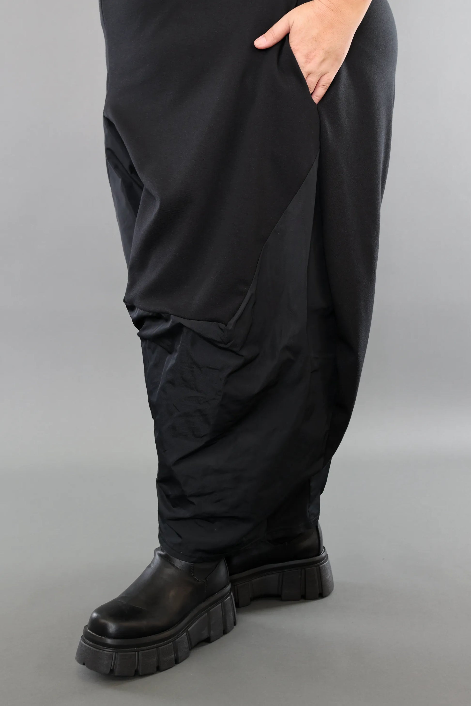  Ballonhose von AKH Premium aus Materialmix, P1001.6883, Schwarz, Ausgefallen, Zeitlos